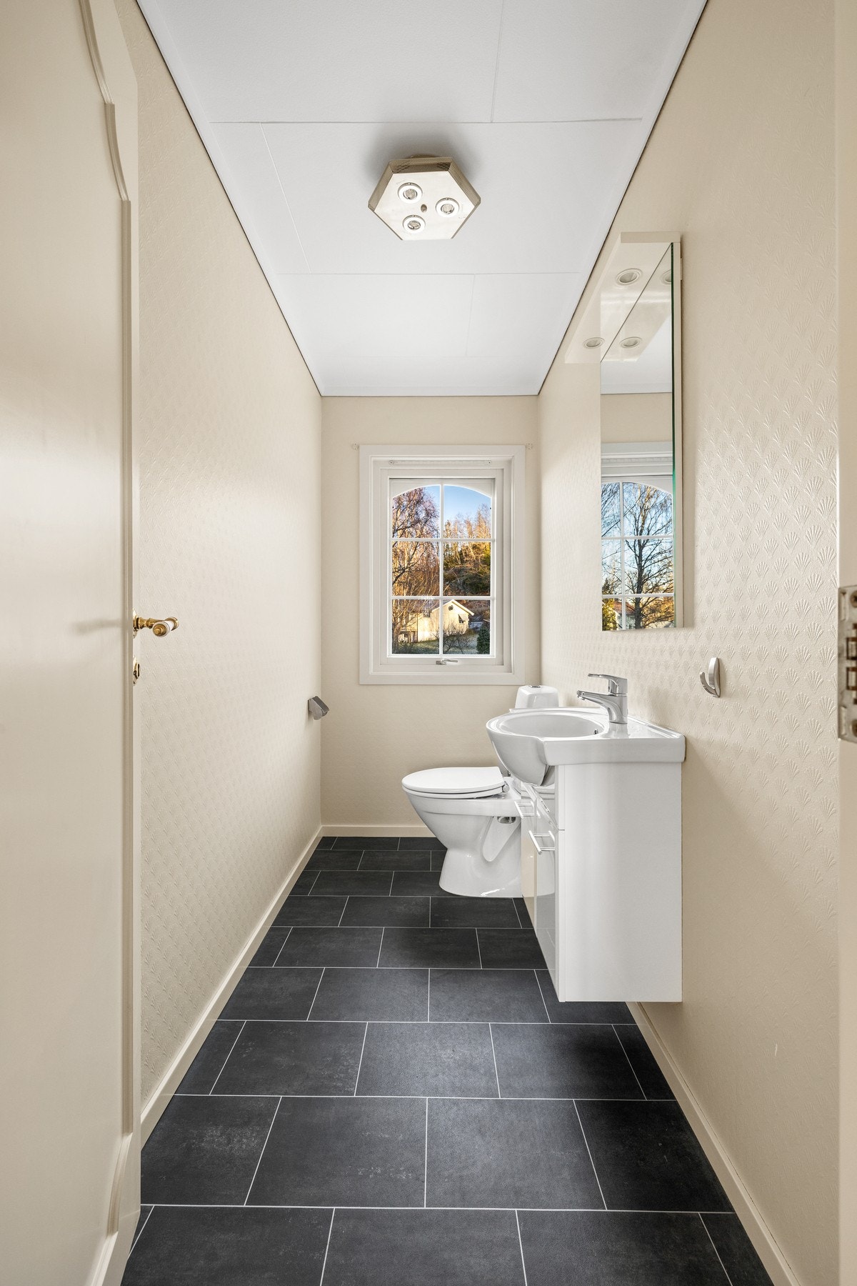 Praktisk med eget toalettrom Galleribilde