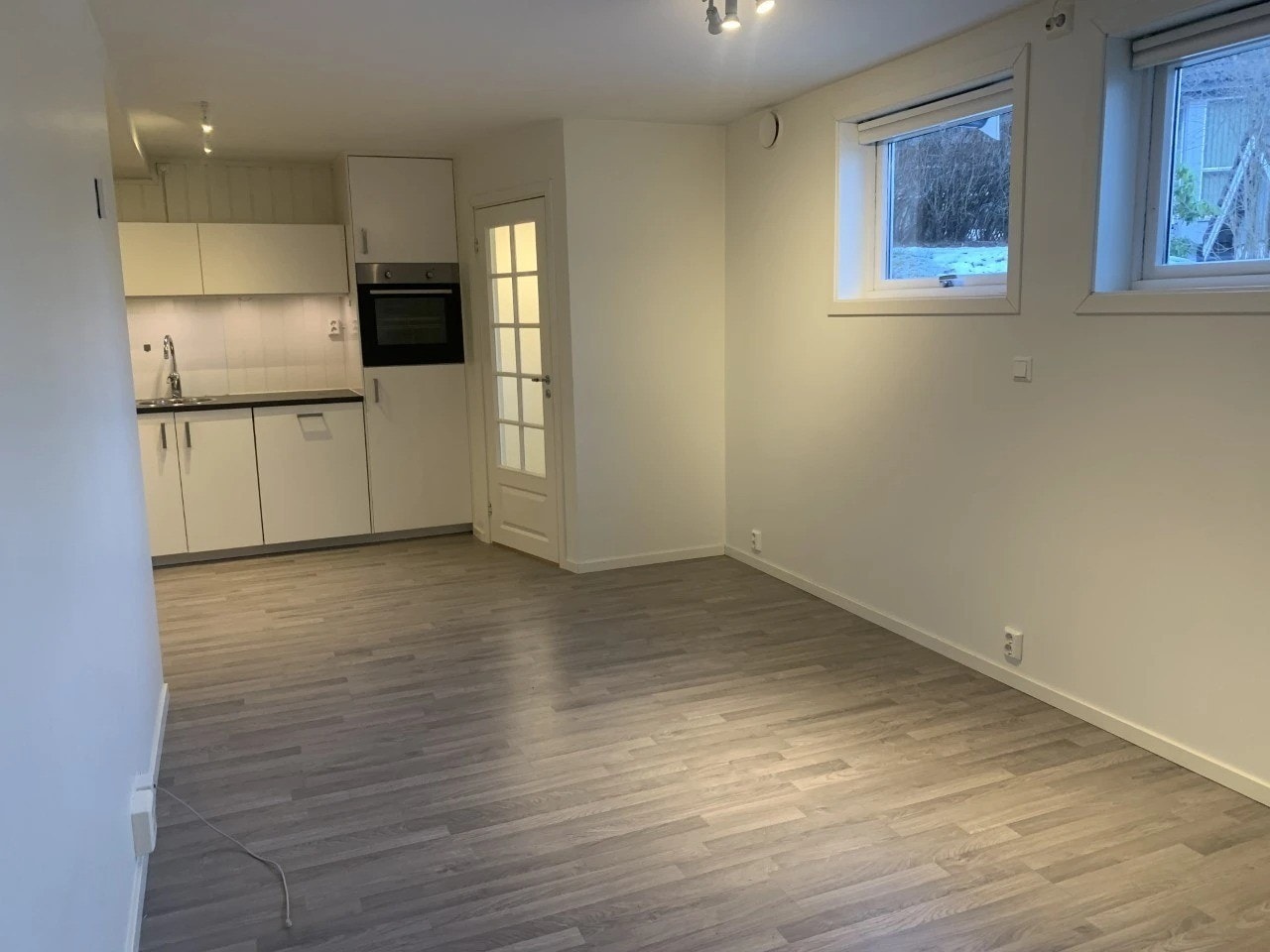 Leiligheten består av en åpen kjøkken/stue løsing, bad og et soverom. Galleribilde