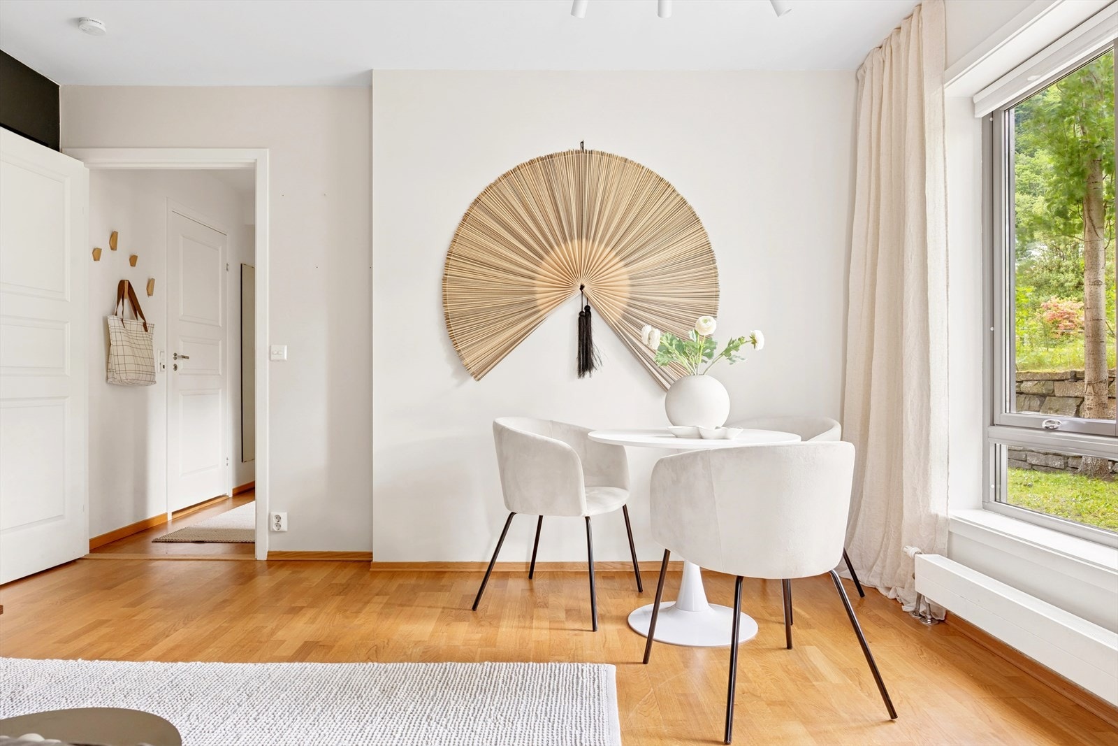 Det er IN-ordning i borettslaget og dersom man betaler inn fellesgjelden, vil de nye fellesutgiftene være kr 4 224,- per måned. Galleribilde