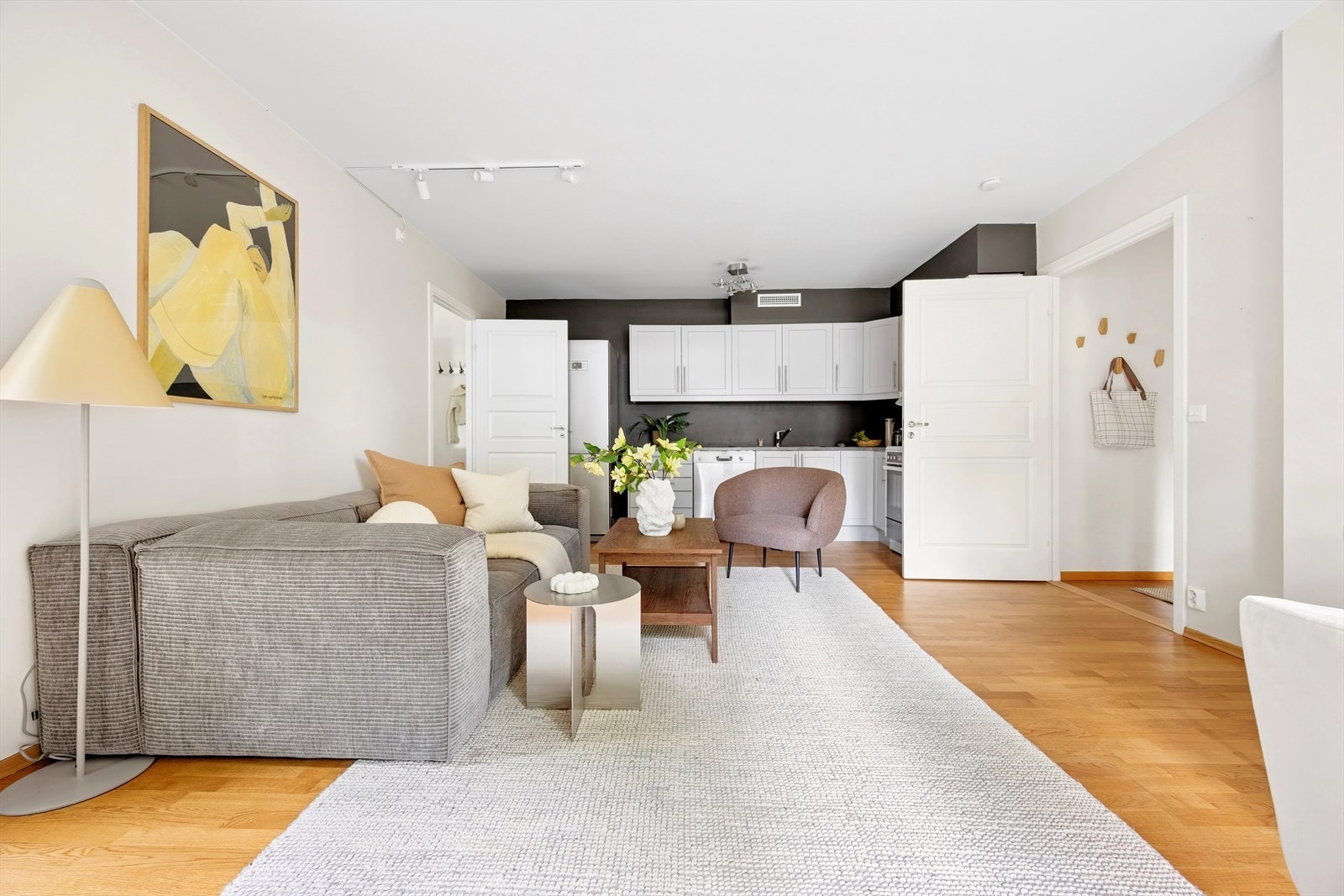 Leiligheten har balansert ventilasjon, noe som bidrar til bedre luftkvalitet, innemiljø og energieffektivitet. Galleribilde