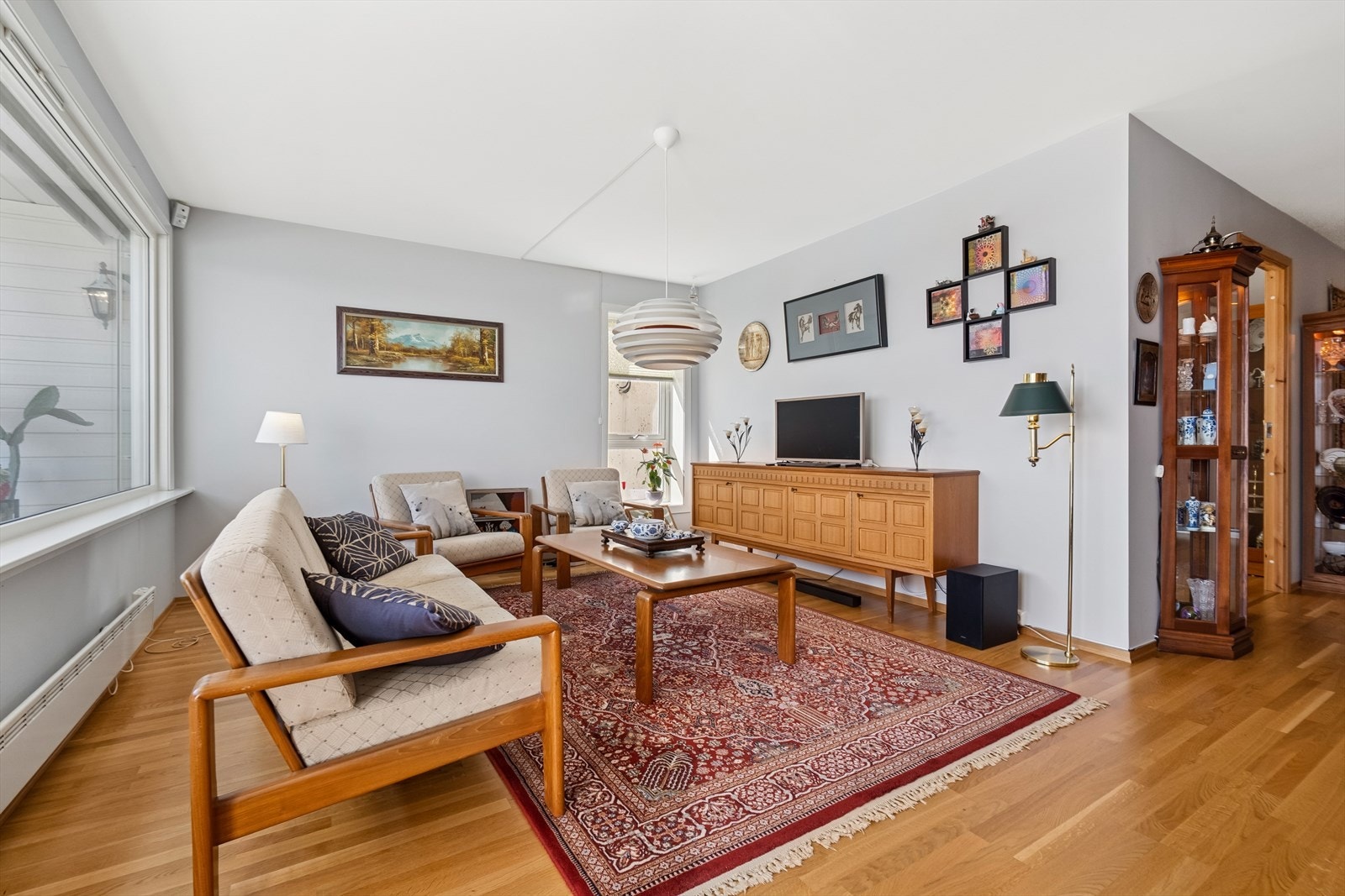 Her kan du nyte sollyset gjennom dagen og skape et hjem med varme og trivsel. Galleribilde