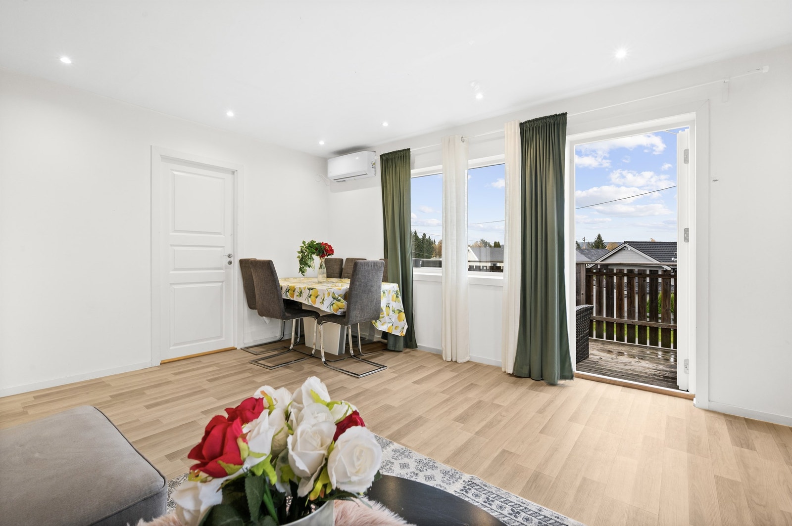 Det første som møter deg er store vindusflater, som gir en fantastisk atmosfære. Galleribilde