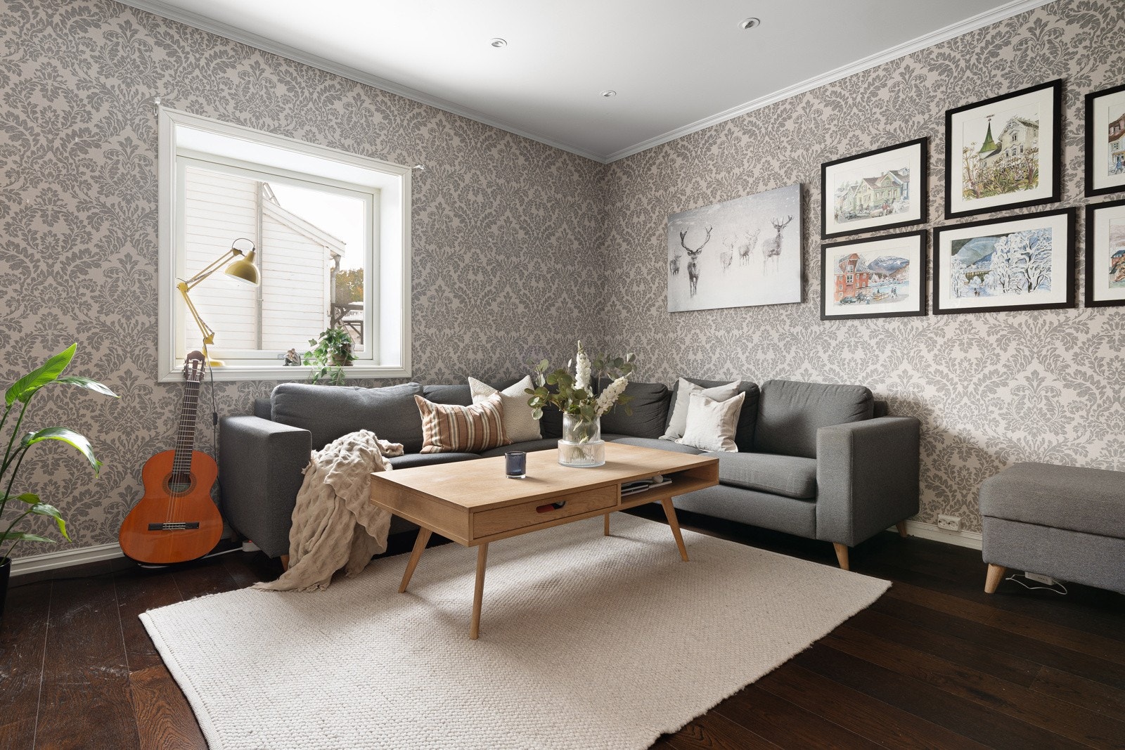 Det er to stuer i 1. etasje. Flere bruksmuligheter. Galleribilde