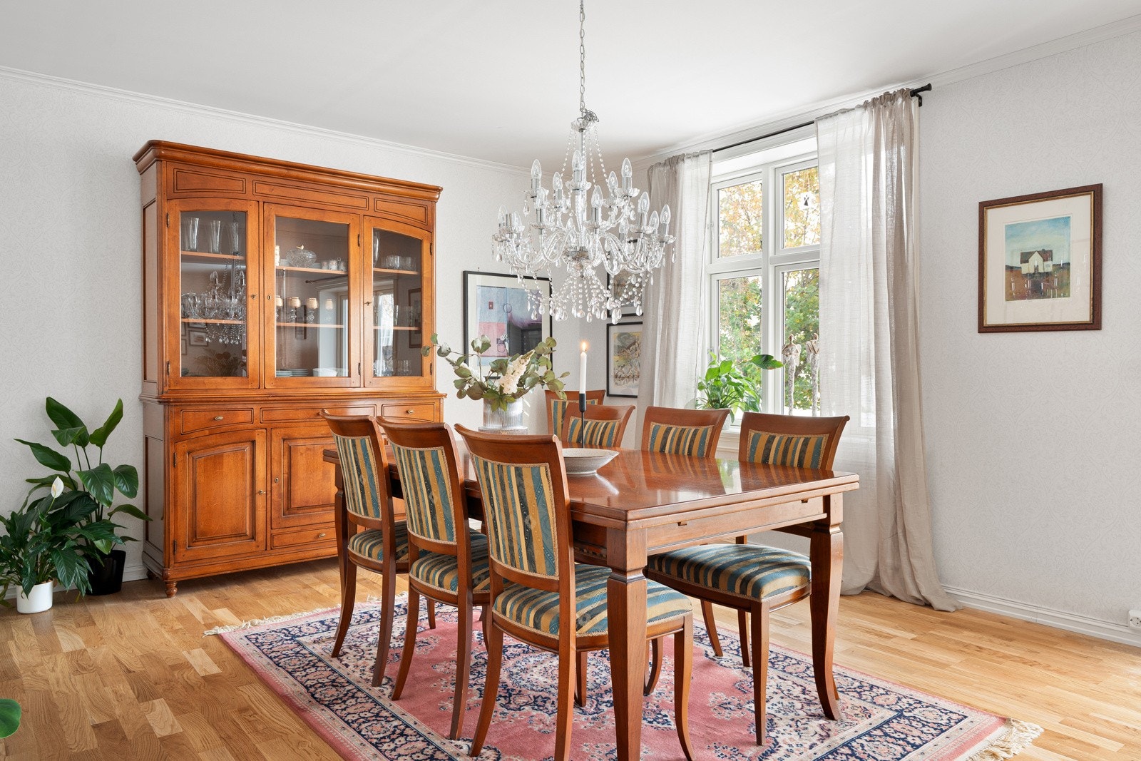 Boligen er opprinnelig fra 1925 og fremstår både herskapelig og modernisert med flere større oppgraderinger de seneste årene. Galleribilde