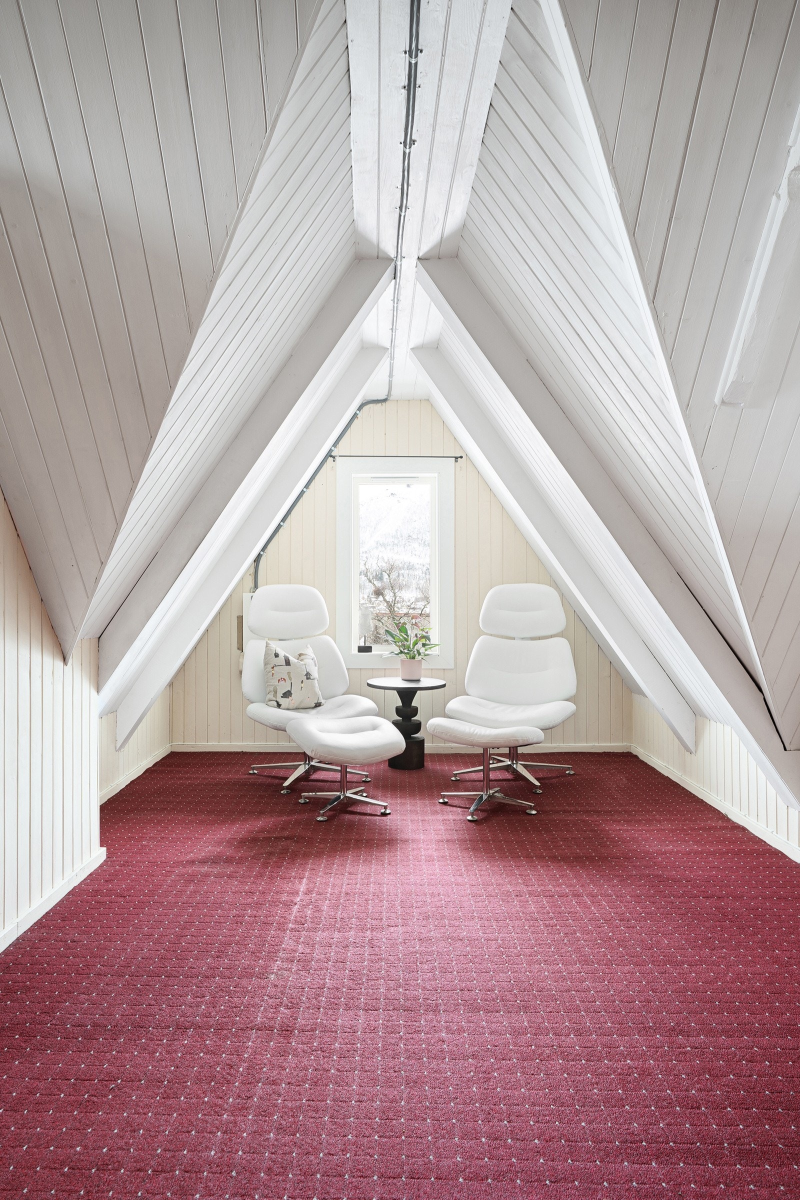 Her bor du i barnevennlig beliggenhet uten å gi avkall på sentrums bekvemmeligheter. I nærheten har du også bussholdeplass med gode bussforbindelser. Galleribilde