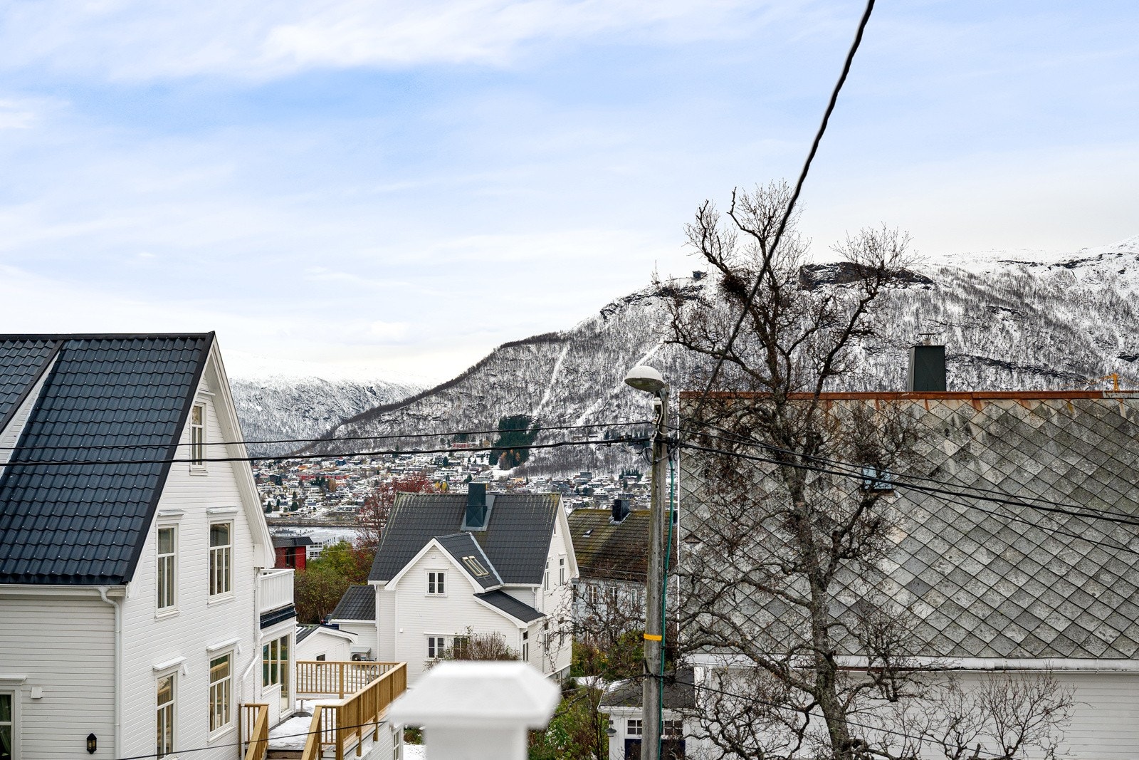 Utsikt mot Fløya og Fjellheisen. Galleribilde