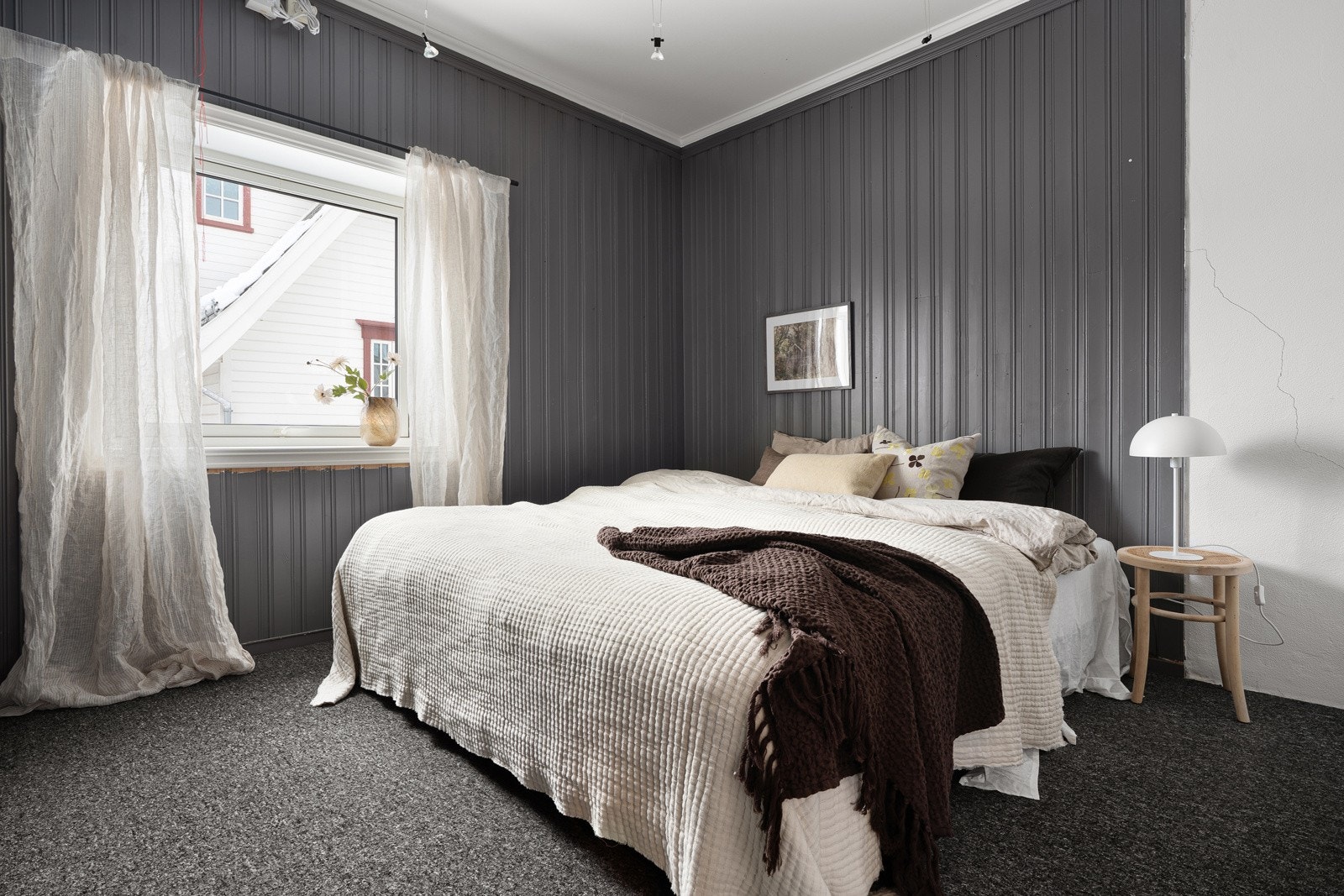 Boligen har totalt 9 soverom, 2 bad og 1 toalettrom. Galleribilde