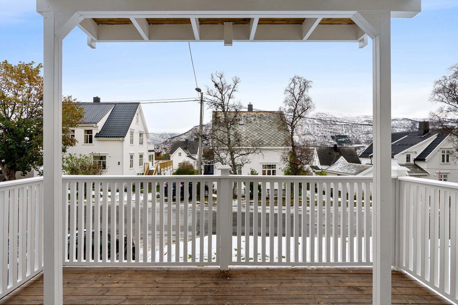 Fra stuen er det utgang til veranda. Galleribilde