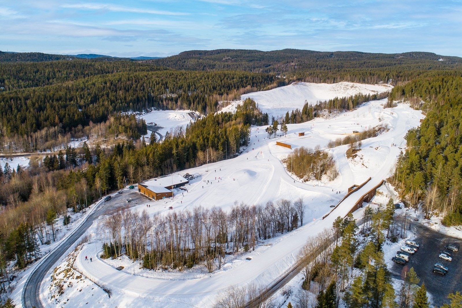 Rødtvet byr på et variert aktivitetstilbud for både barn og voksne. I nærområdet ligger Lillomarka Arena - et stort helårs idrettsanlegg med tilbud innen blant annet ski, sykling og orientering. Galleribilde