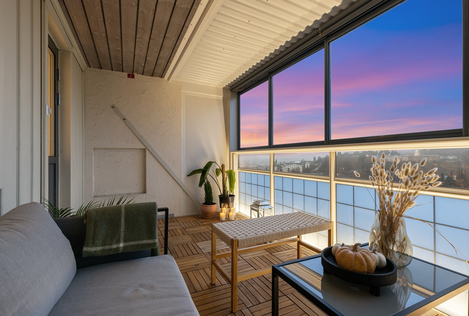 Her er det perfekt å nyte sene sommerkvelder i eget hjem, og invitere venner og familie på besøk. Galleribilde