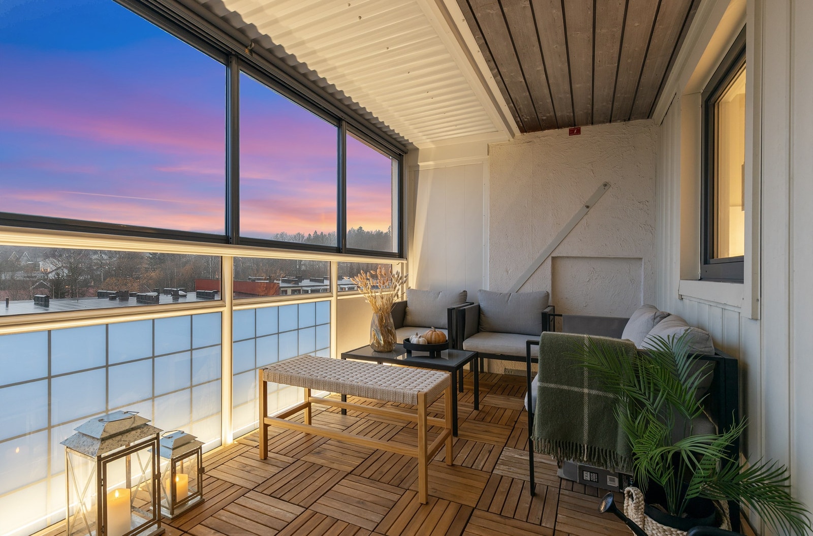 En moderne og lekker leilighet over 2 plan, med en herlig innglasset balkong og høy standard. Foto: Pål Aanerud Galleribilde