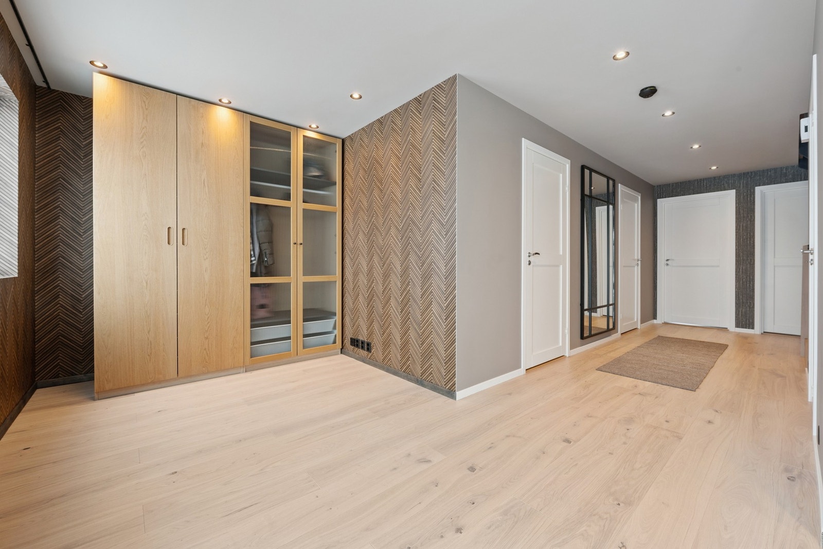 Stuen i 1. etasje kan med enkelhet omgjøres til ekstra soverom. Galleribilde