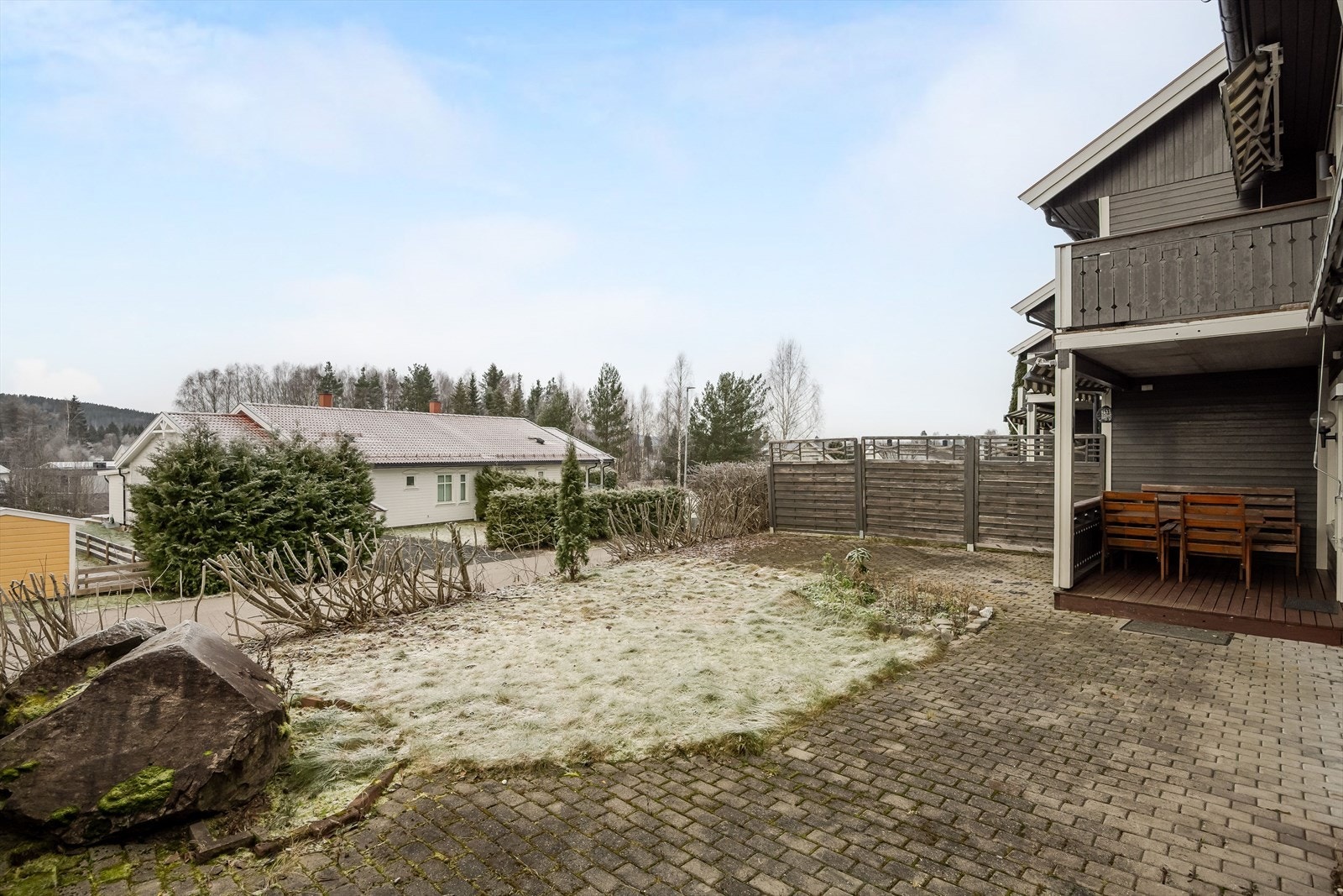 Leiligheten ligger i et rolig og barnevennlig boligområde med sentral beliggenhet på Hanstad. Galleribilde