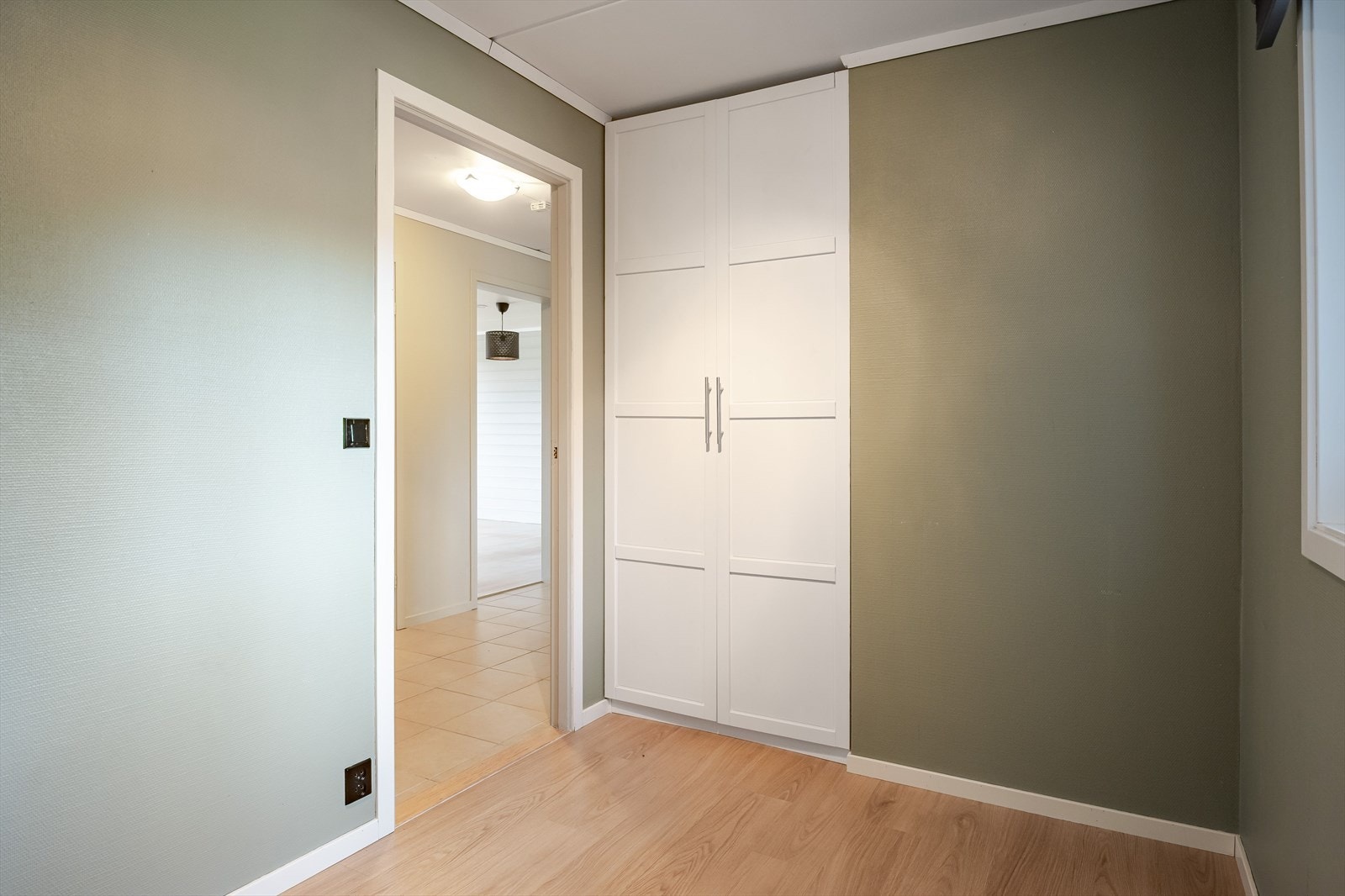 Også dette soverommet har en plassbesparende og medfølgende garderobe. Galleribilde