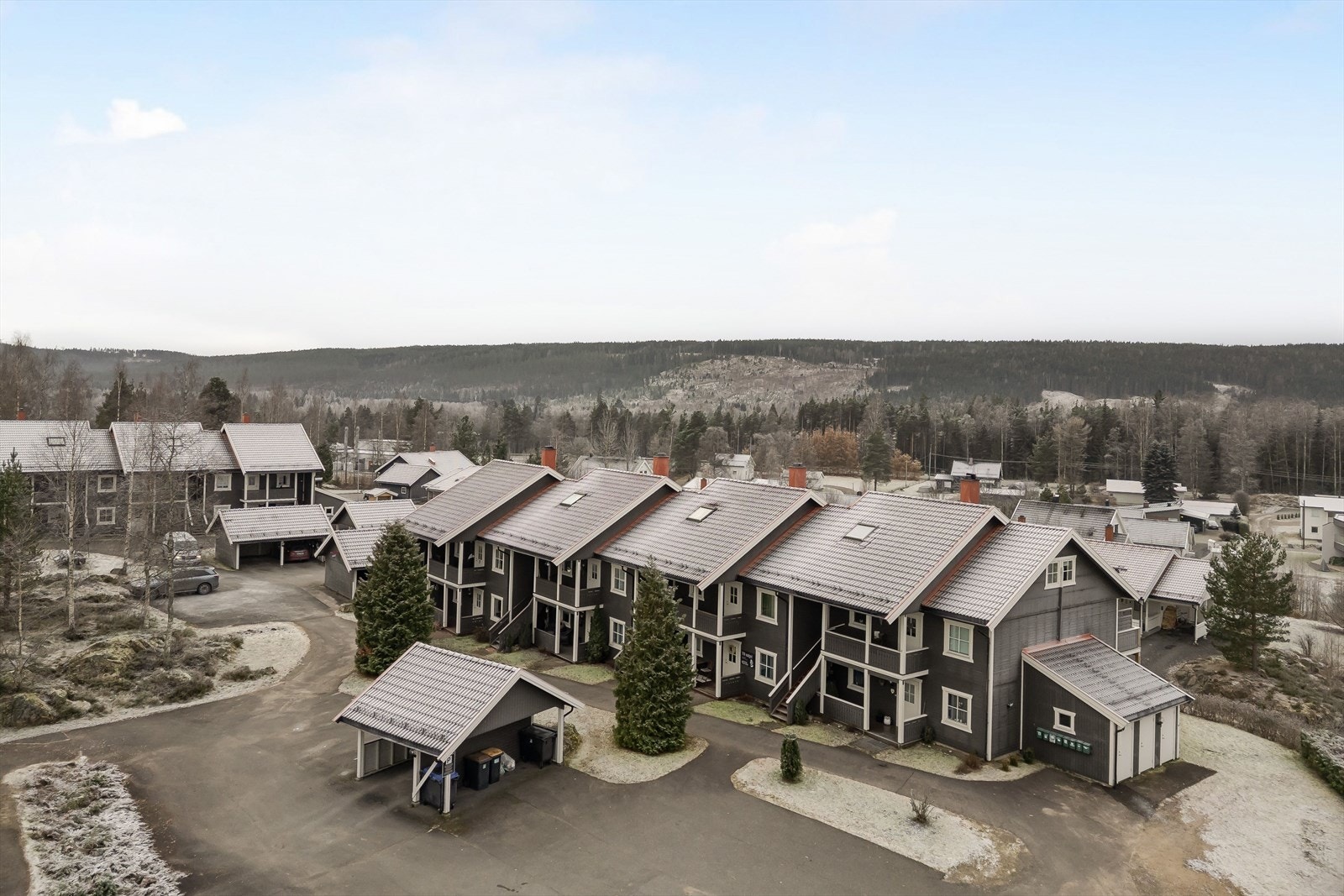 Fra leiligheten er det ca. 3,4 km til Elverum sentrum med alt av byfasiliteter. Galleribilde