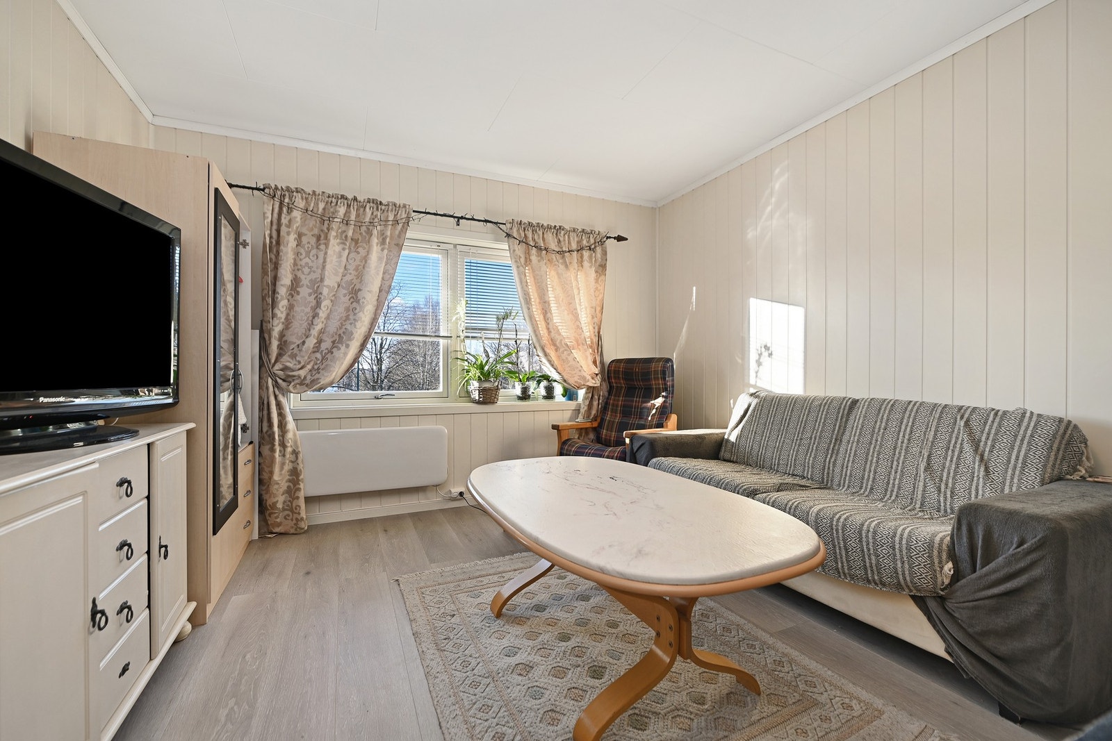 Utleiedelen er på 63 m² og består av gang, bad, kjøkken, soverom og stue. Galleribilde