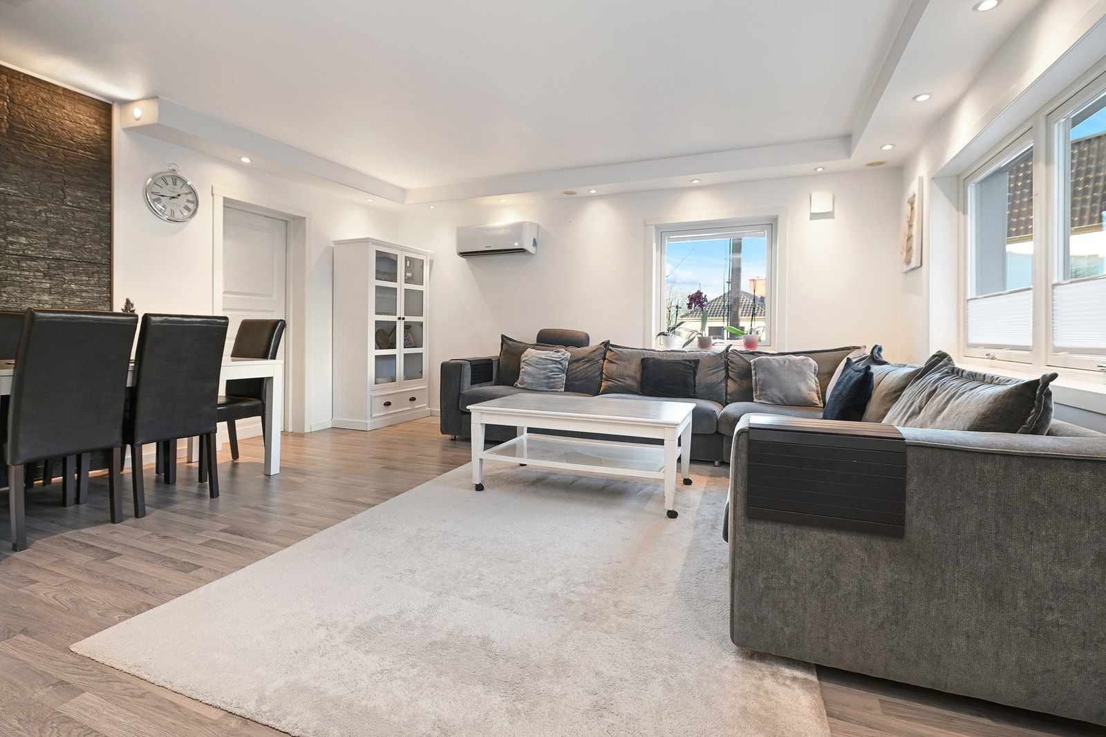 Det er varmepumpe i stuen. Galleribilde