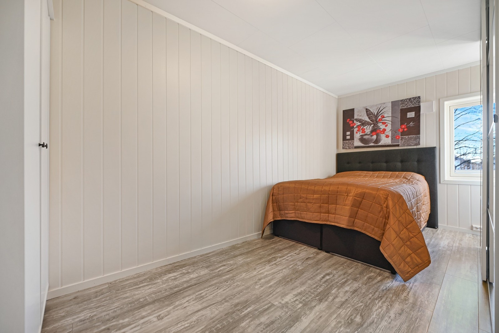 Hovedsoverommet har skyvedørsgarderobe. Galleribilde