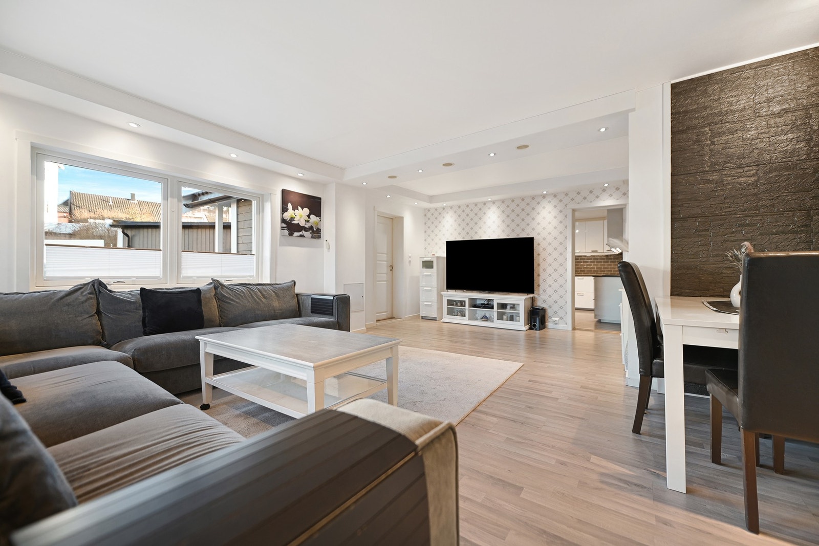 Stuen blir boligens selvsagte samlingspunkt. Galleribilde