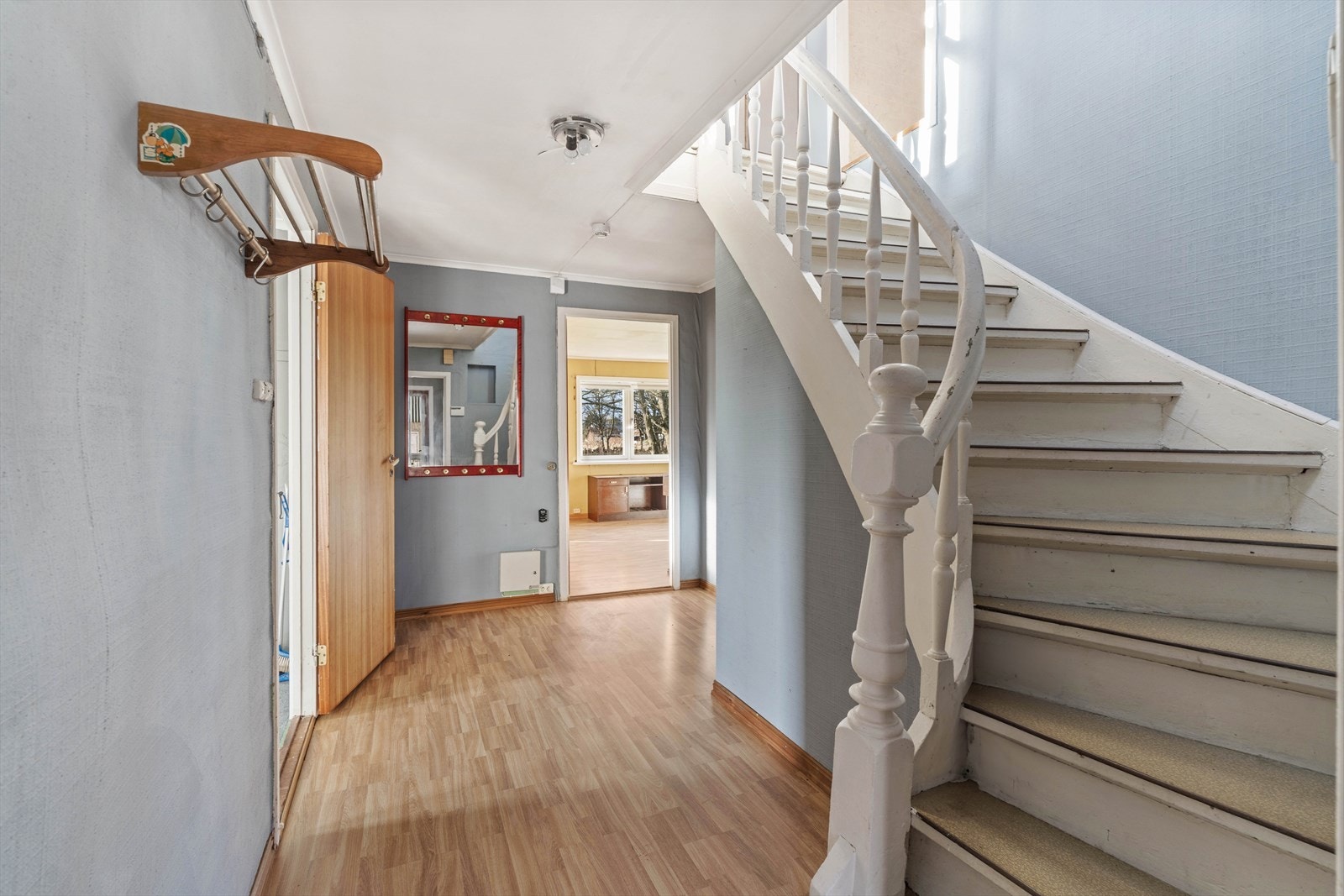 Gang med trapp til 2 etg. Galleribilde