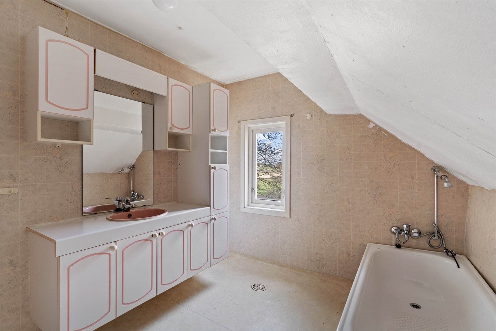 Bad 2 etg med badeklar. Galleribilde