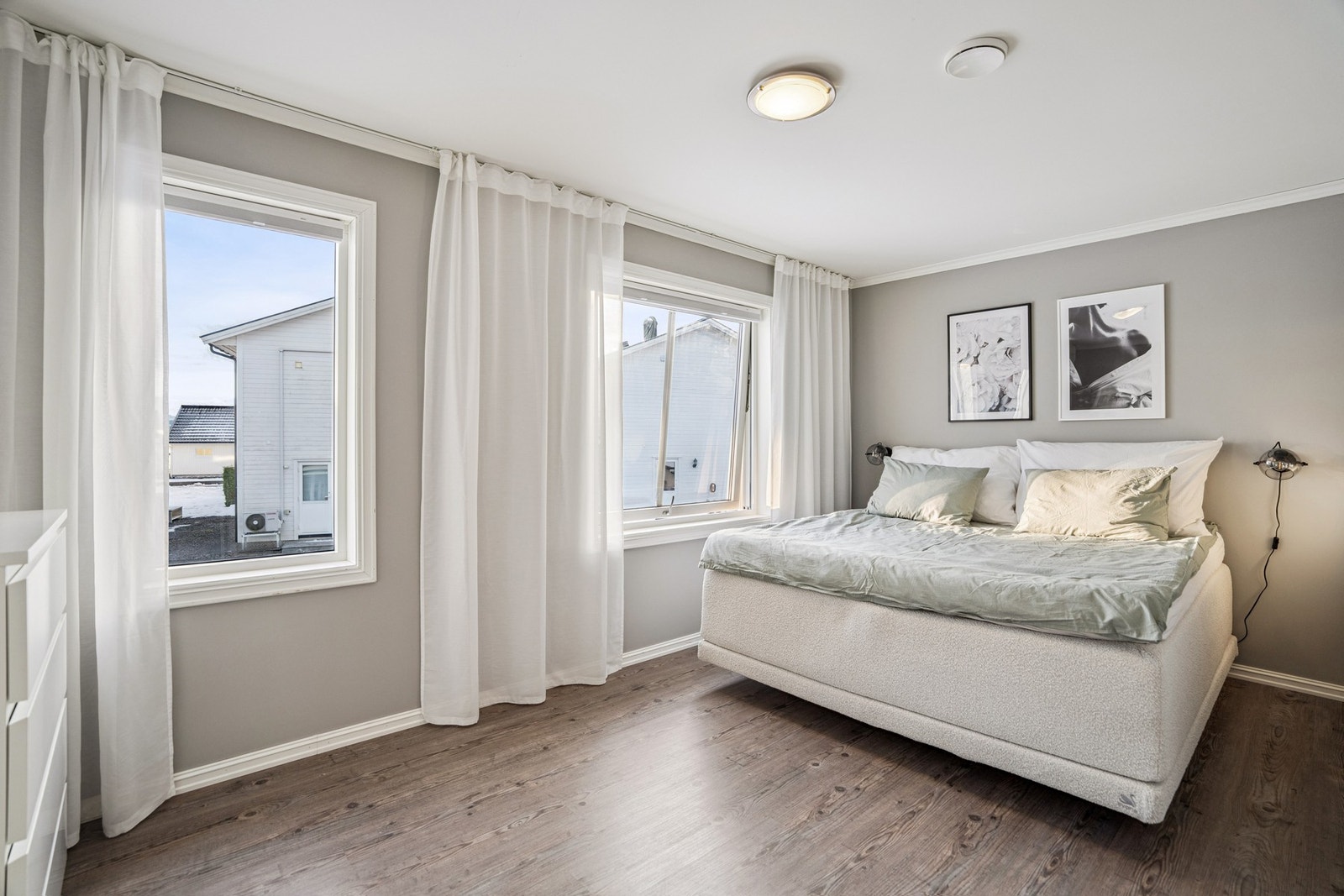 Hovedsoverommet er lyst og romslig Galleribilde