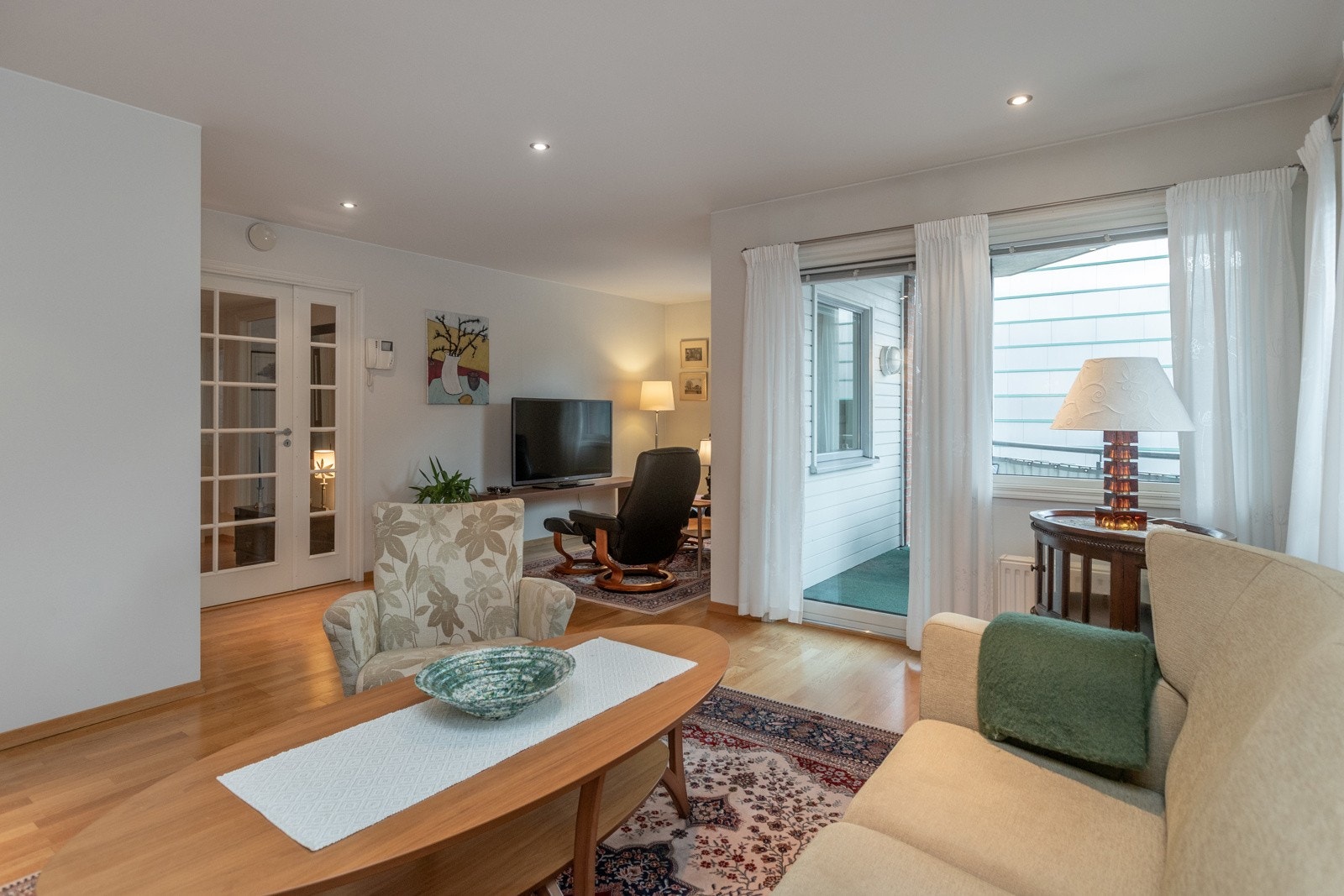 Stue har utgang til balkong Galleribilde