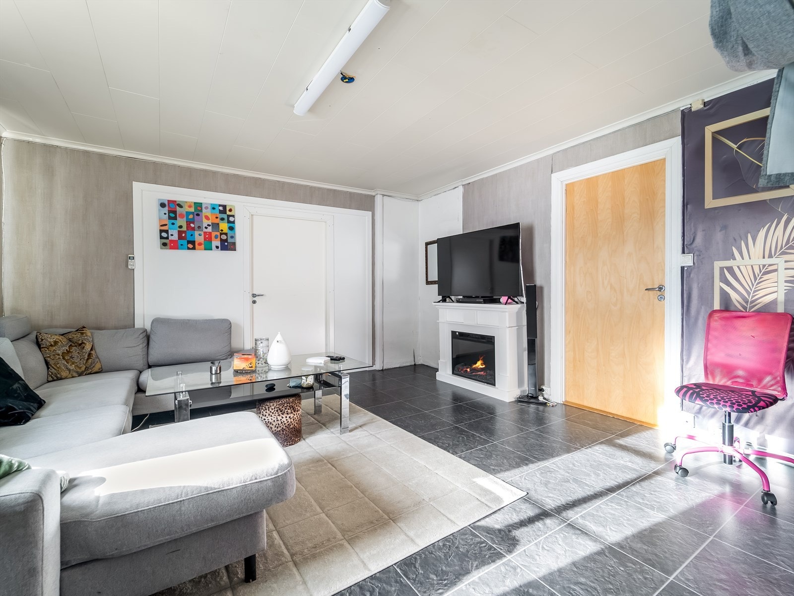 Boligdelen byr på flere oppholdsrom med fleksibel bruk. Galleribilde