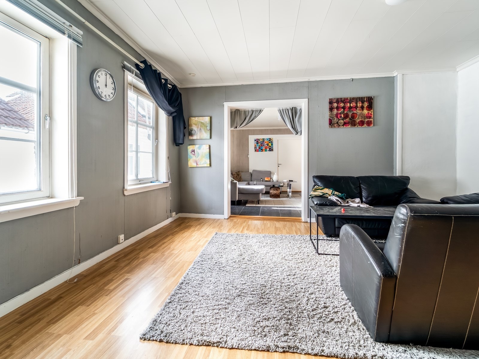 Lys og romslig stue Galleribilde