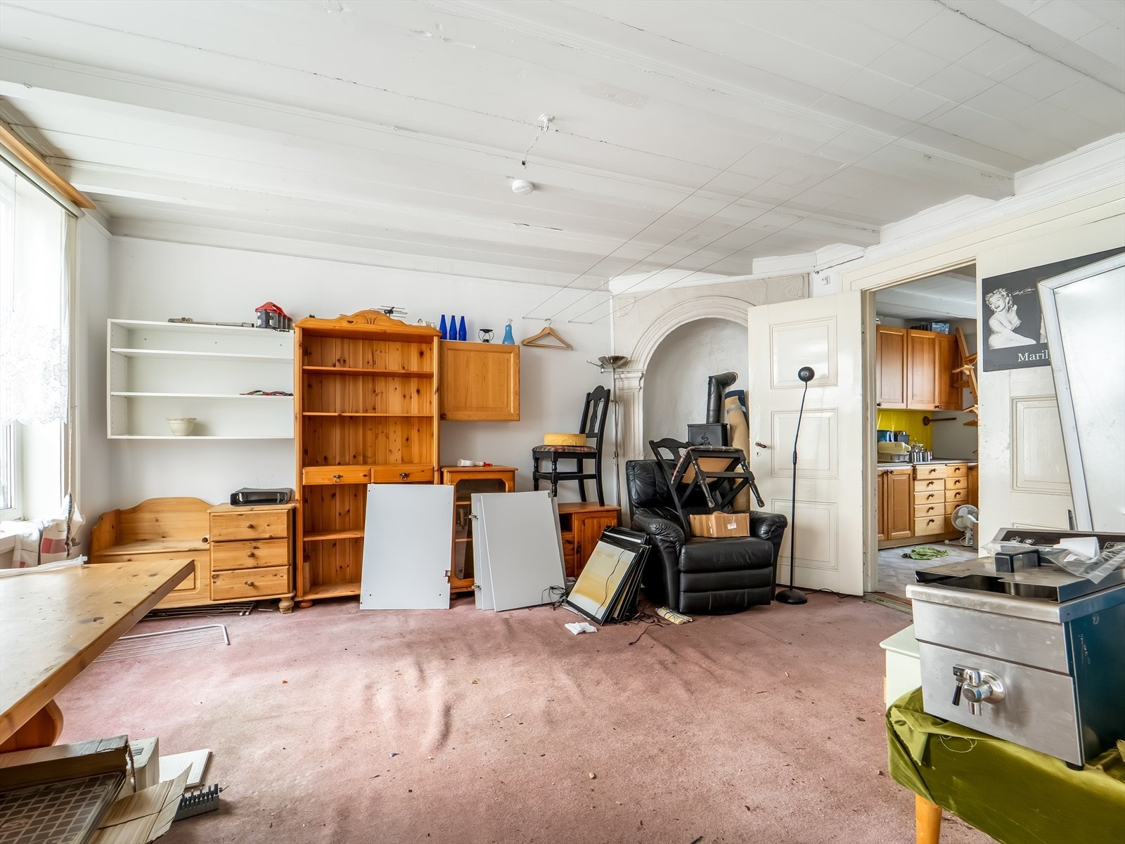 Romslig soverom med flere møbleringsmuligheter. Galleribilde