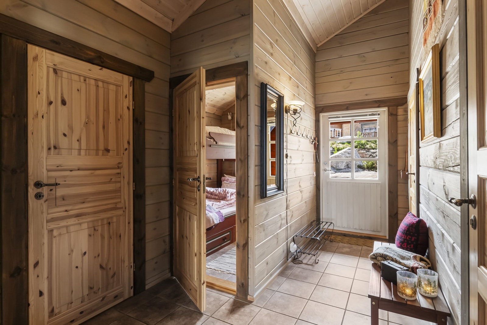 Gangen er praktisk med tilliggende teknisk rom/vaskerom Galleribilde