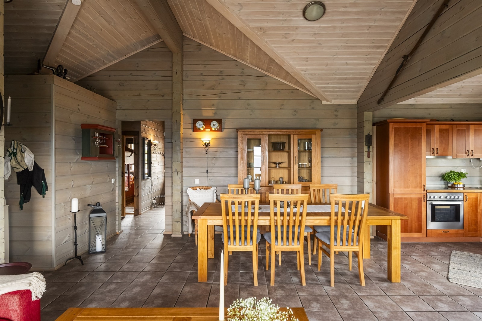 Spisestue med plass til hele familien Galleribilde