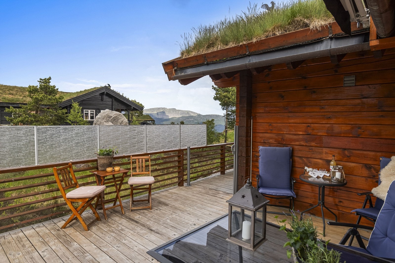 Veranda med levegg for ekstra skjerming Galleribilde