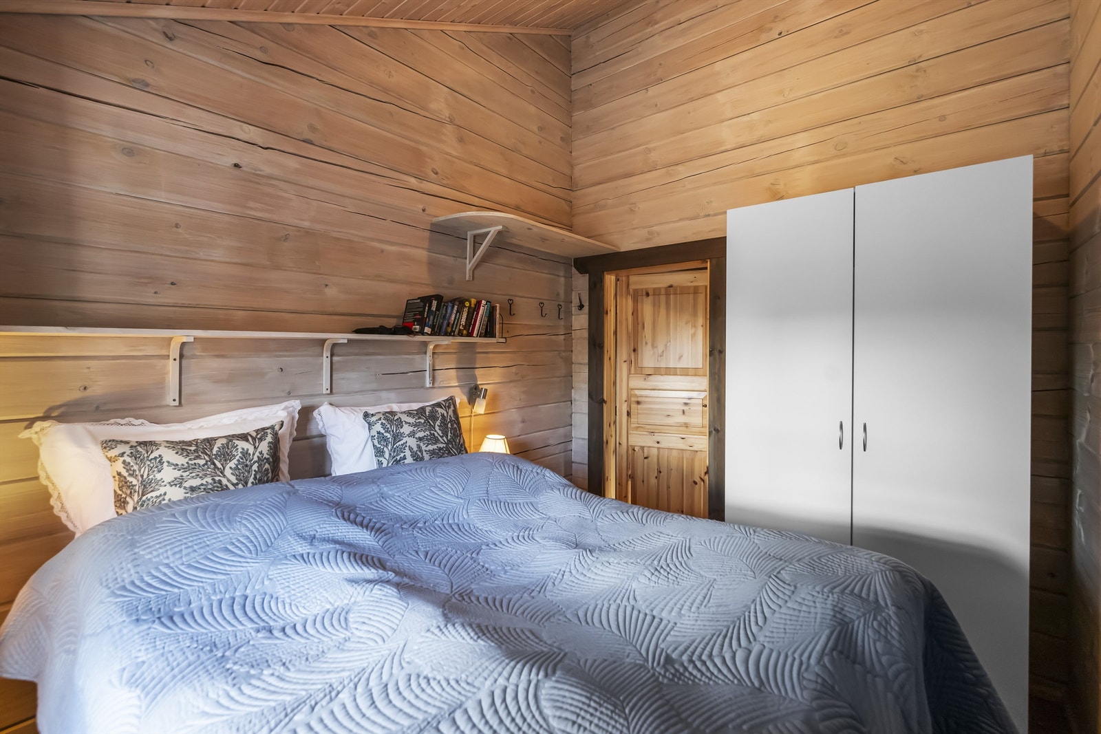 Garderbobeløsning på soverommet Galleribilde