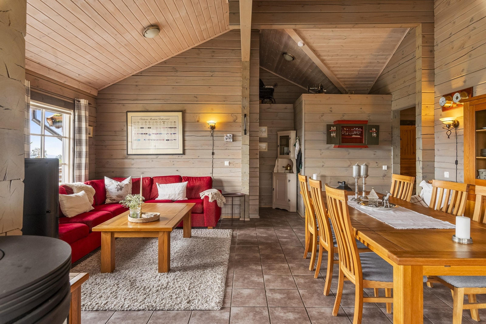 Stue og kjøkken i åpen løsning Galleribilde