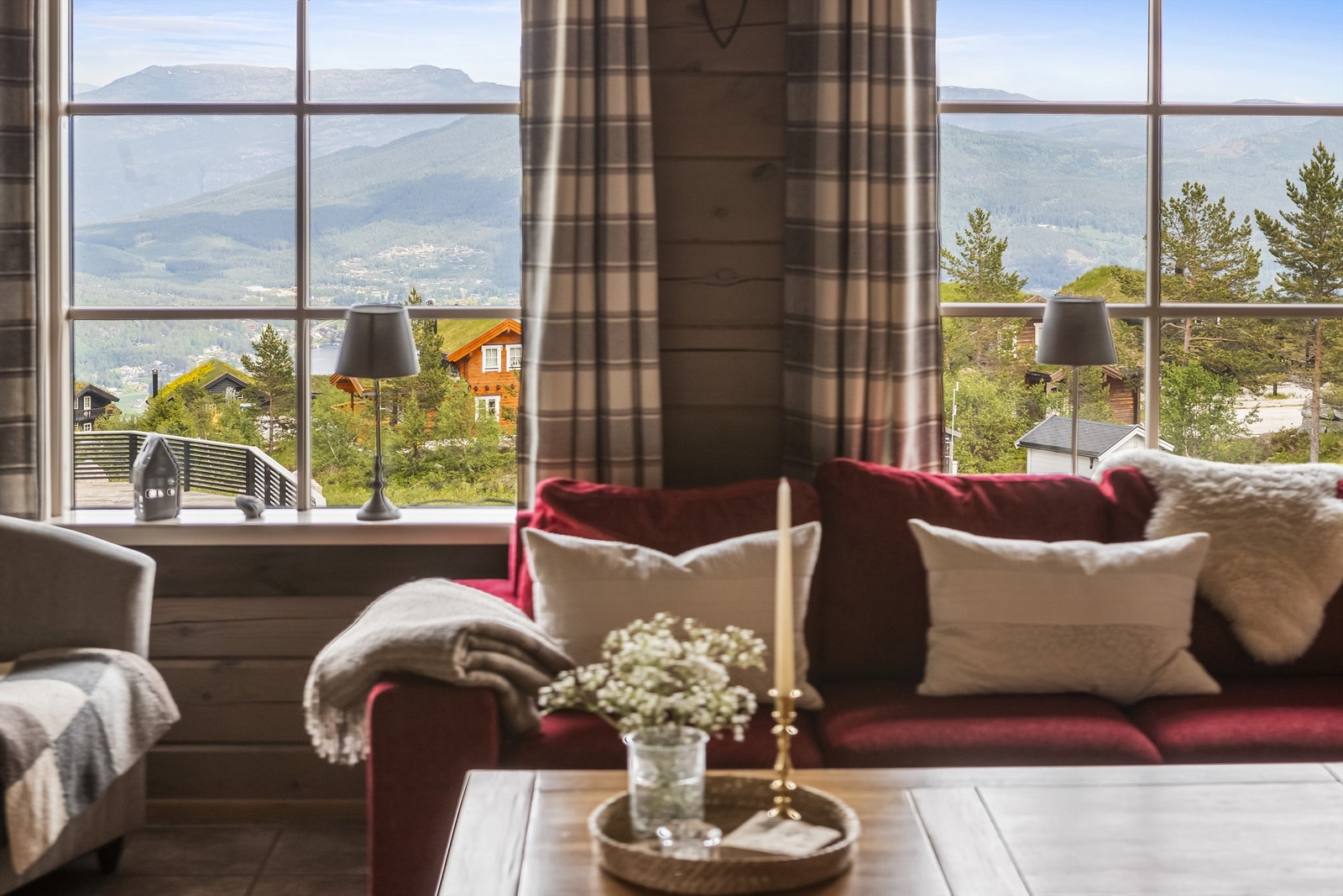 Fenomenal utsikt kan nytes fra hytten - ute som inne Galleribilde
