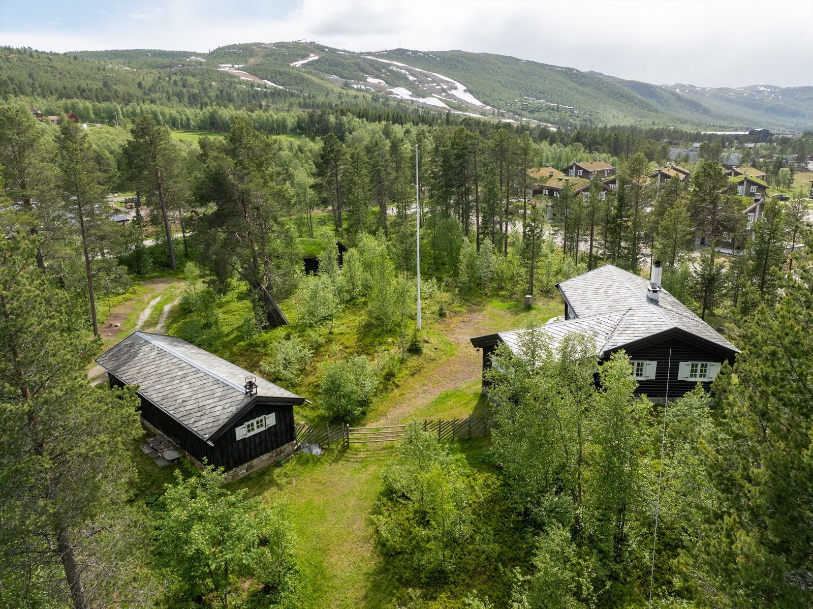 Stølsvegen 11 - Koselig hyttetun - Sentralt, og med nærhet til turstier, langrennsløyper og skibakke. Galleribilde