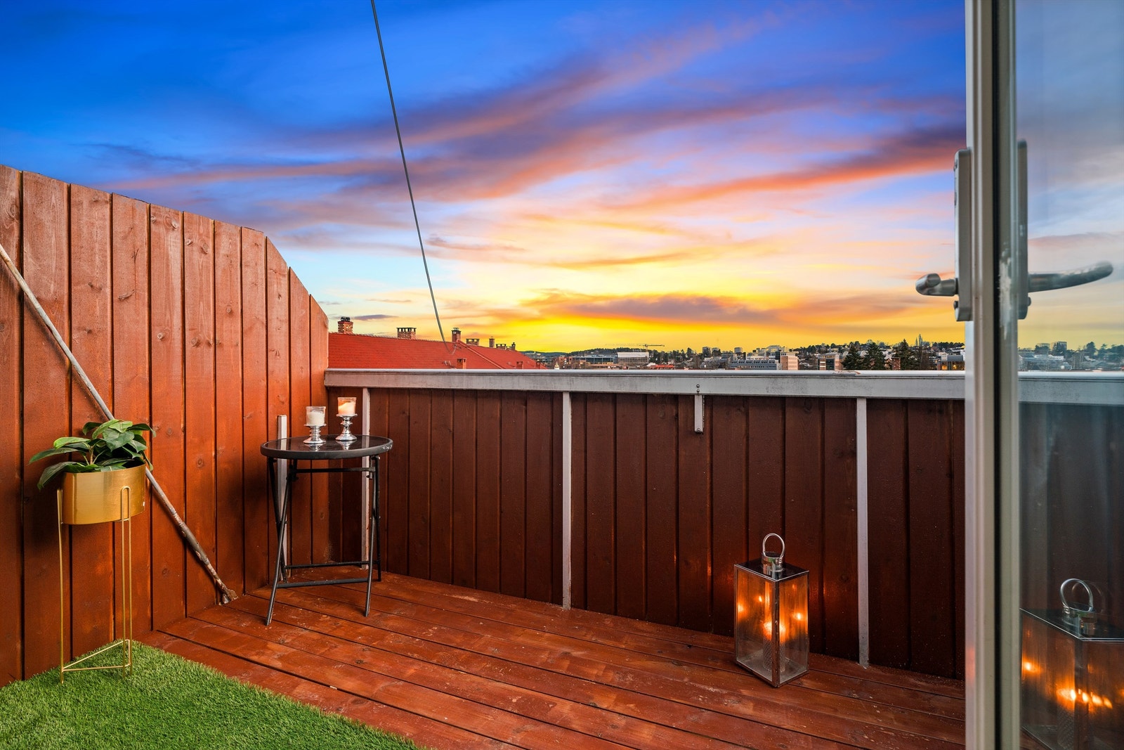 Her kan årets varme dager nytes i en hyggelig sittegruppe. Galleribilde