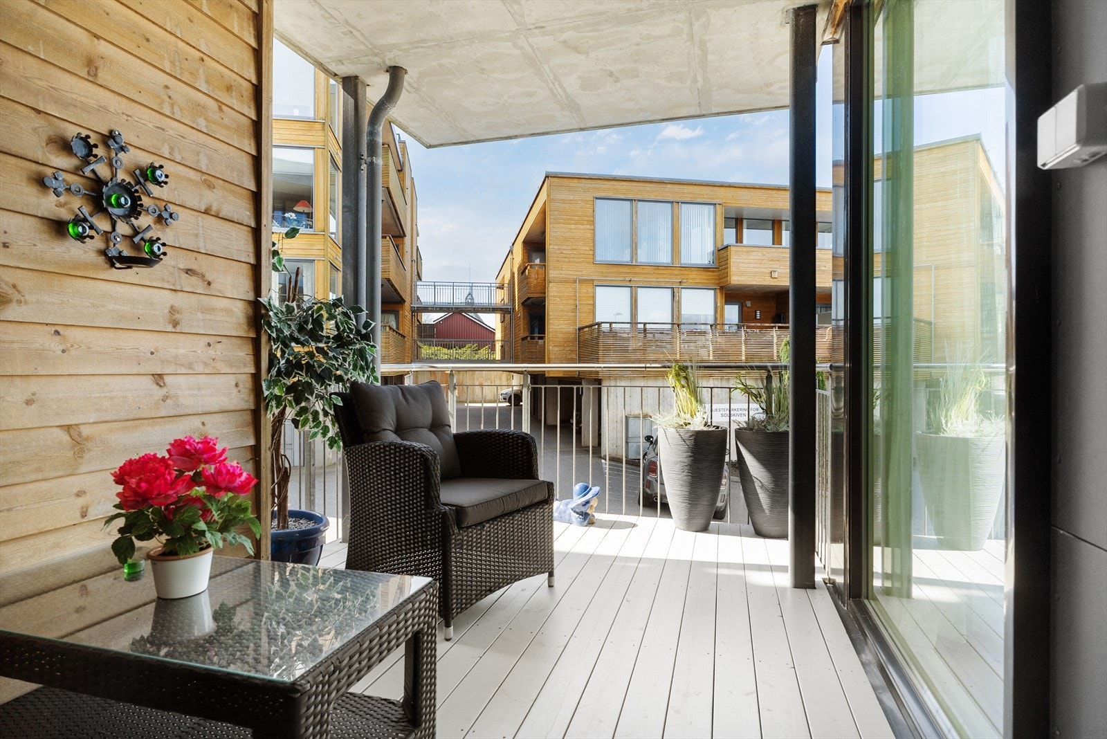 Leiligheten har to herlige terrasser både mot vest og nord - terrassen mot vest er delvis overbygget Galleribilde