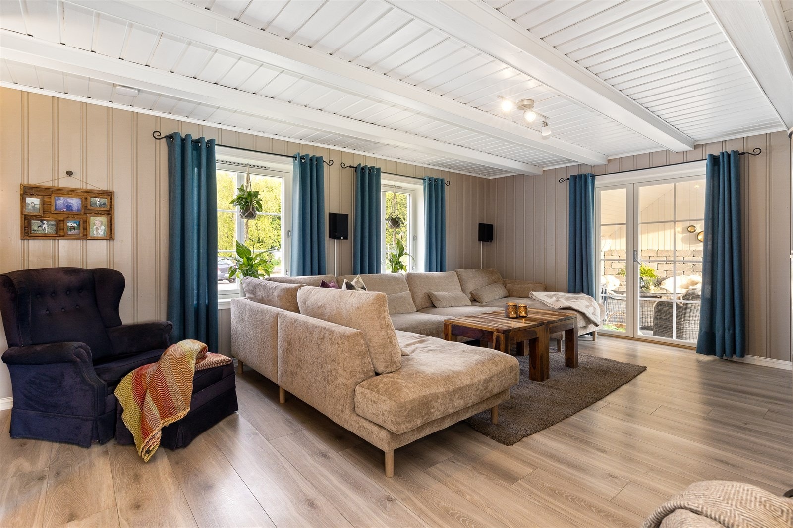 Boligen fremstår i dag som en romslig, sjarmerende og innholdsrik enebolig med praktiske og tidsriktige løsninger. Galleribilde