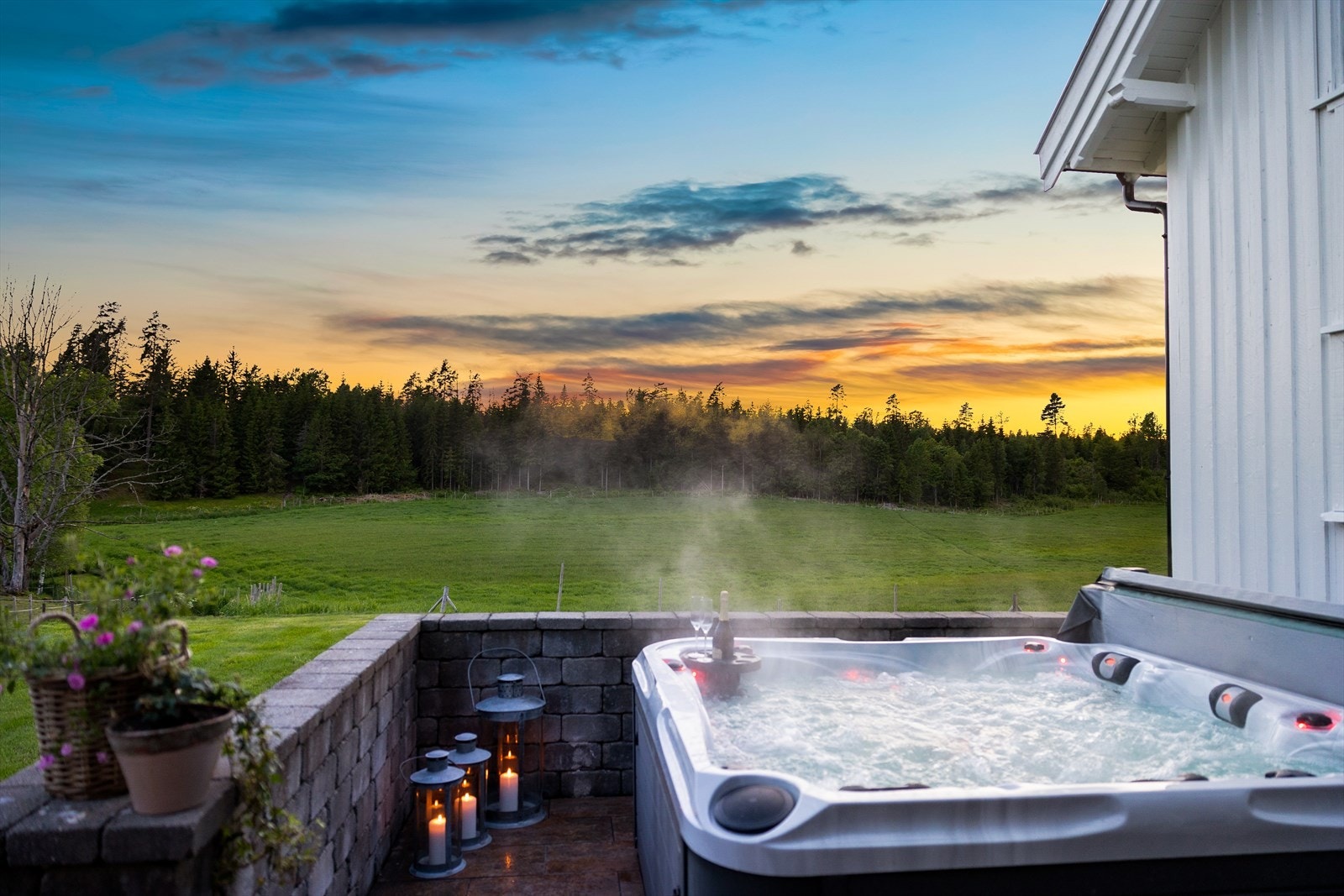 Fra tv-stuen er det utgang til terrasse. Galleribilde