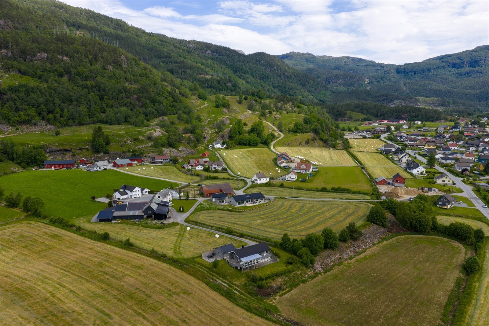 Oversikt - landlig og barnevennlig beliggenhet Galleribilde