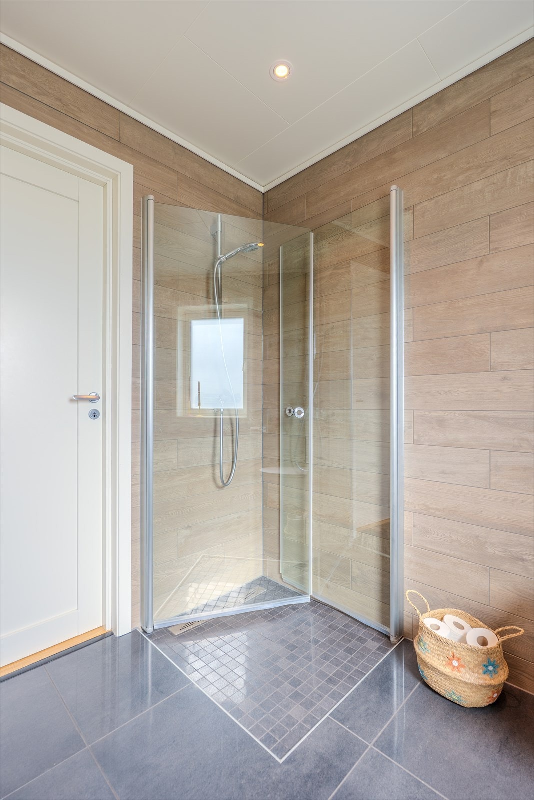 Bad nr 2 - helfliset Galleribilde