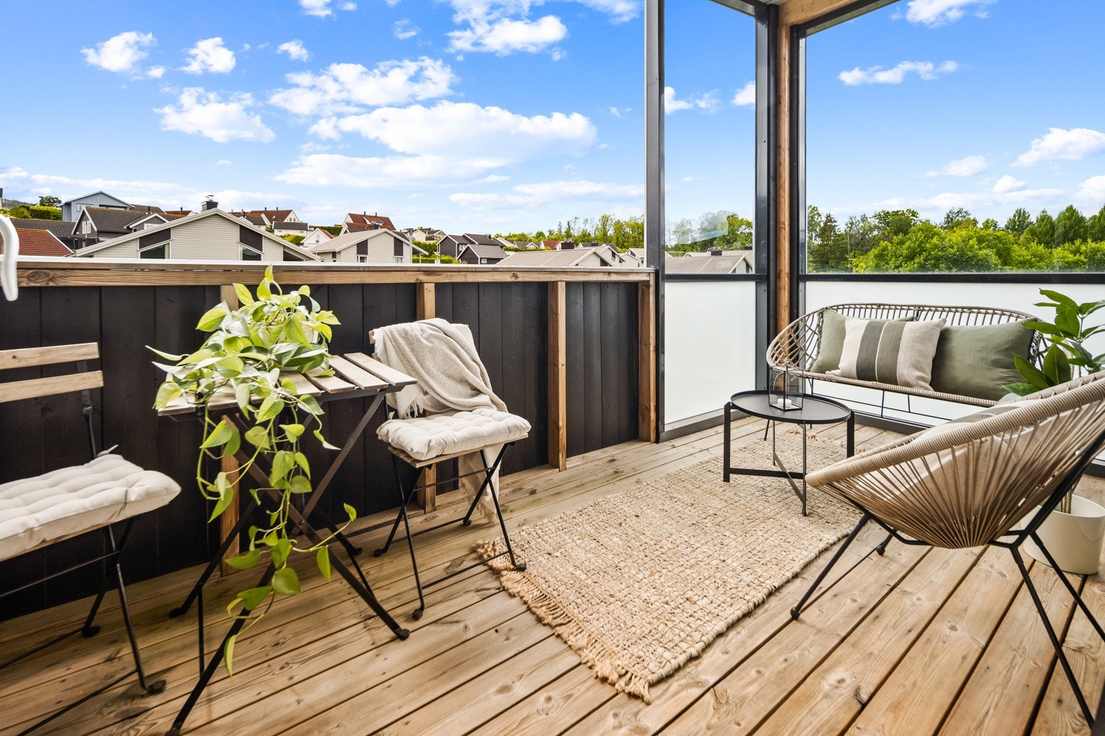 Bildene i denne annonsen er lånt fra et tidligere salg av en helt lik leilighet i nr 3. Denne ligger usjenert med fritt utsyn Galleribilde