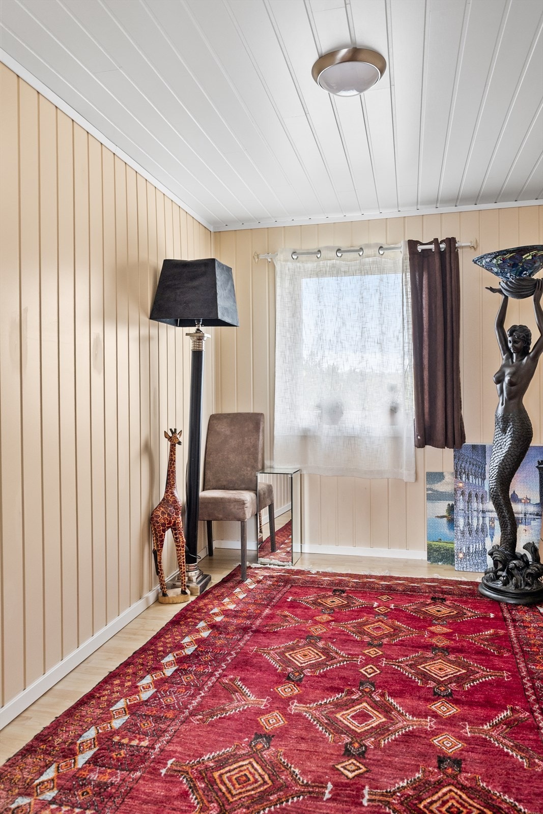 Med 4 soverom er denne boligen optimal for en familie, evt kan man bruke det til kontor/hobbyrom. Galleribilde