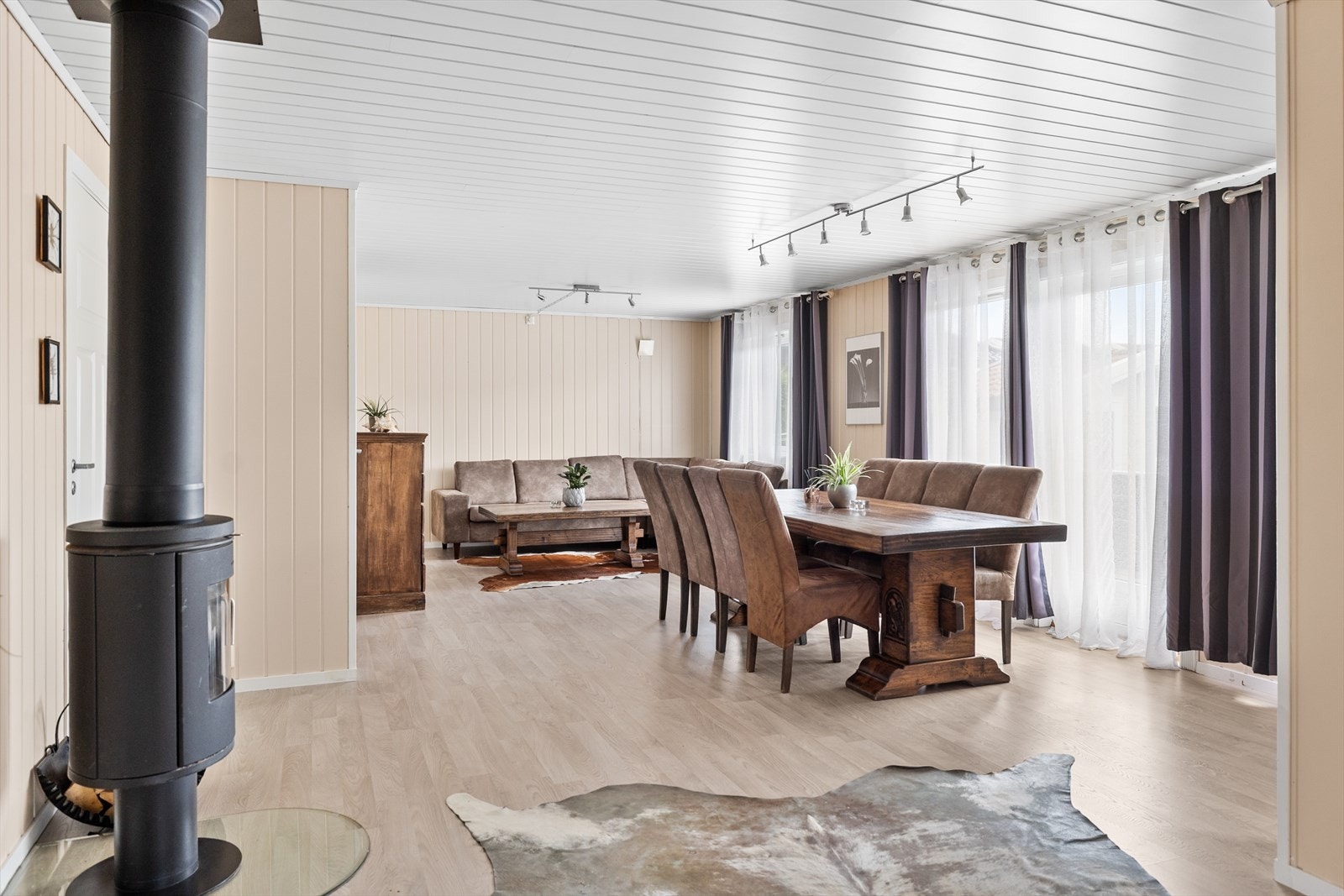 Boligen er ideell for barnefamilier eller førstegangskjøpere som ønsker god plass og en økonomisk fordel. Galleribilde