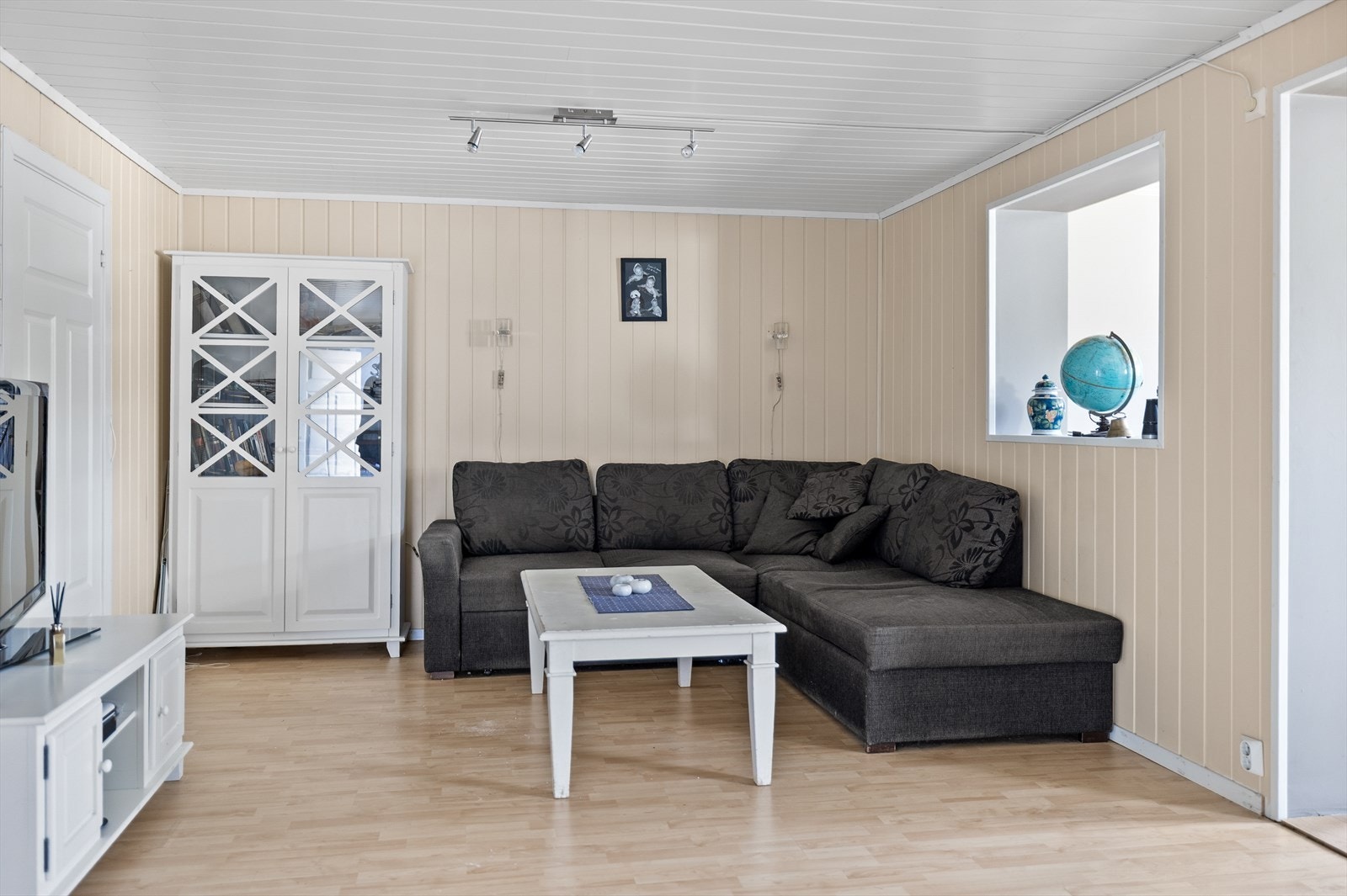 I underetasjen er det en godkjent hybel som gir mulighet for gode leieinntekter. Galleribilde