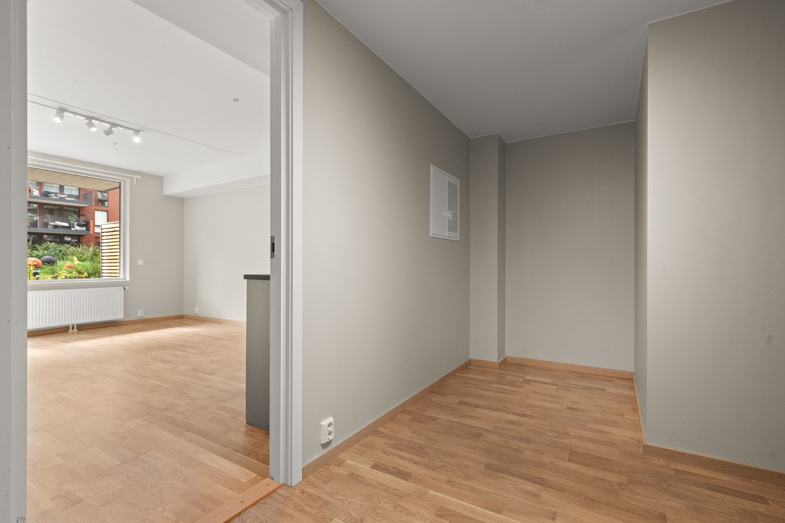 Her er det også god plass til oppbevaring av yttertøy, sko eller annet ønskelig. Galleribilde