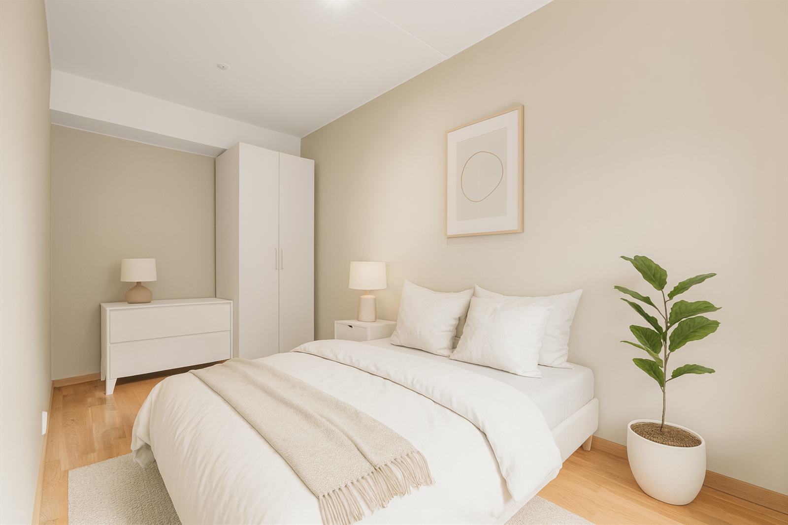 Her er det god plass til seng, nattbord og ønsket oppbevaringsmøblement. (Digitalt stylet) Galleribilde