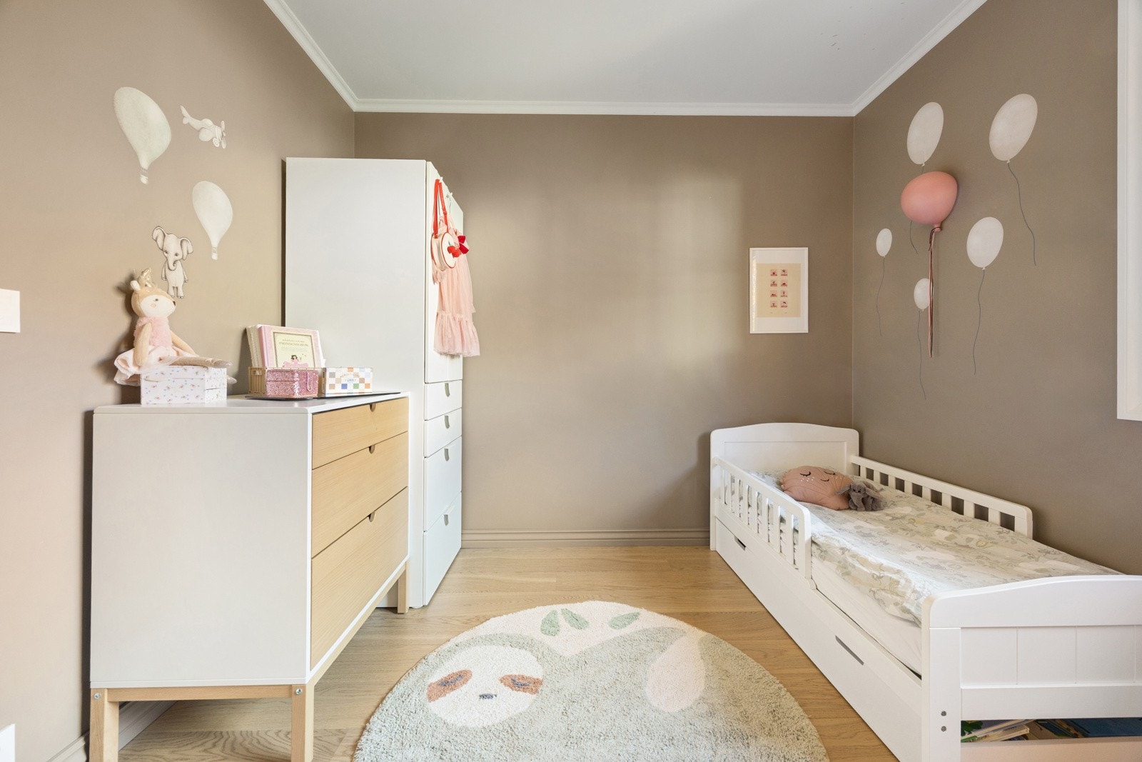 Soverommene innredes enkelt etter familiens behov og ønsker. Galleribilde